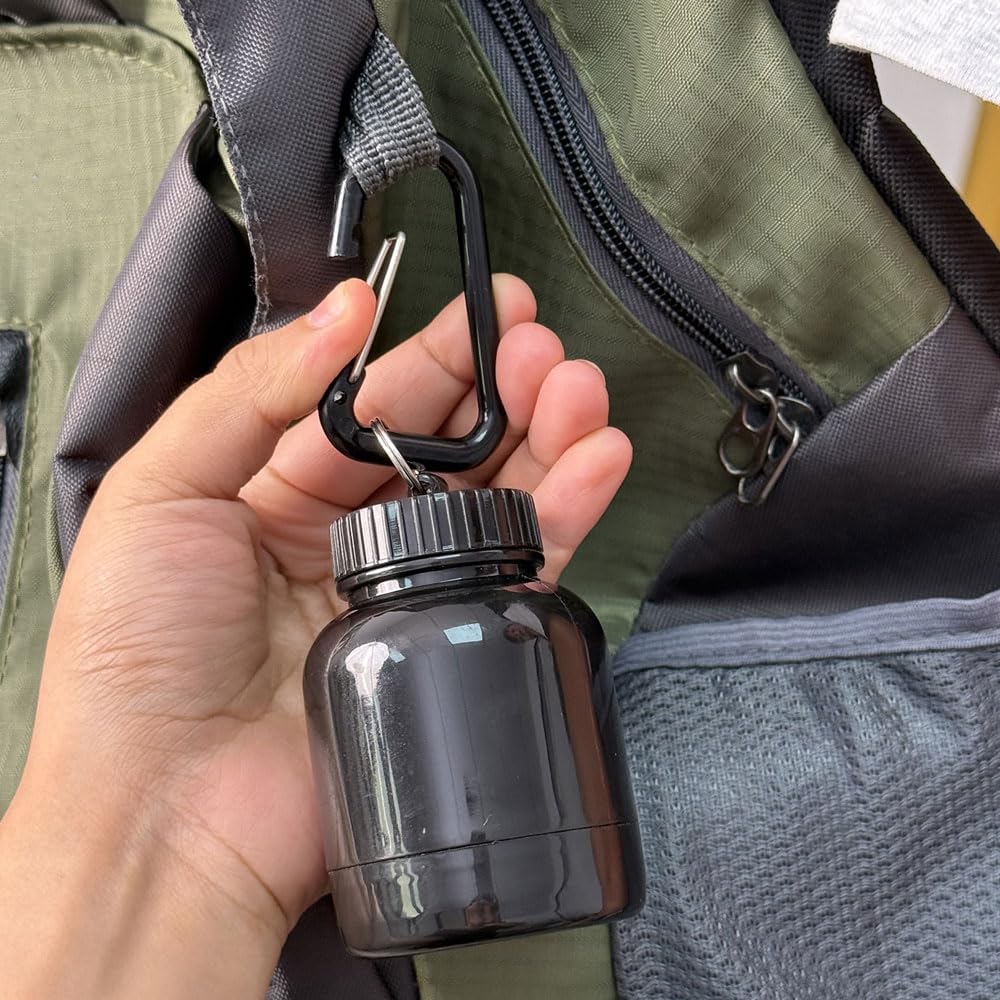 Mini Travel Food Grade PP Protein Powder Leakproof Bottles with D-type Mountain Buckle 100ml Sports Nutrition Shaker Bottles (1Pcs,Black)