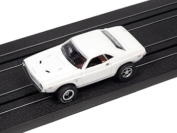 Amazon | Auto World Xtraction 1970 Dodge Challenger HO
