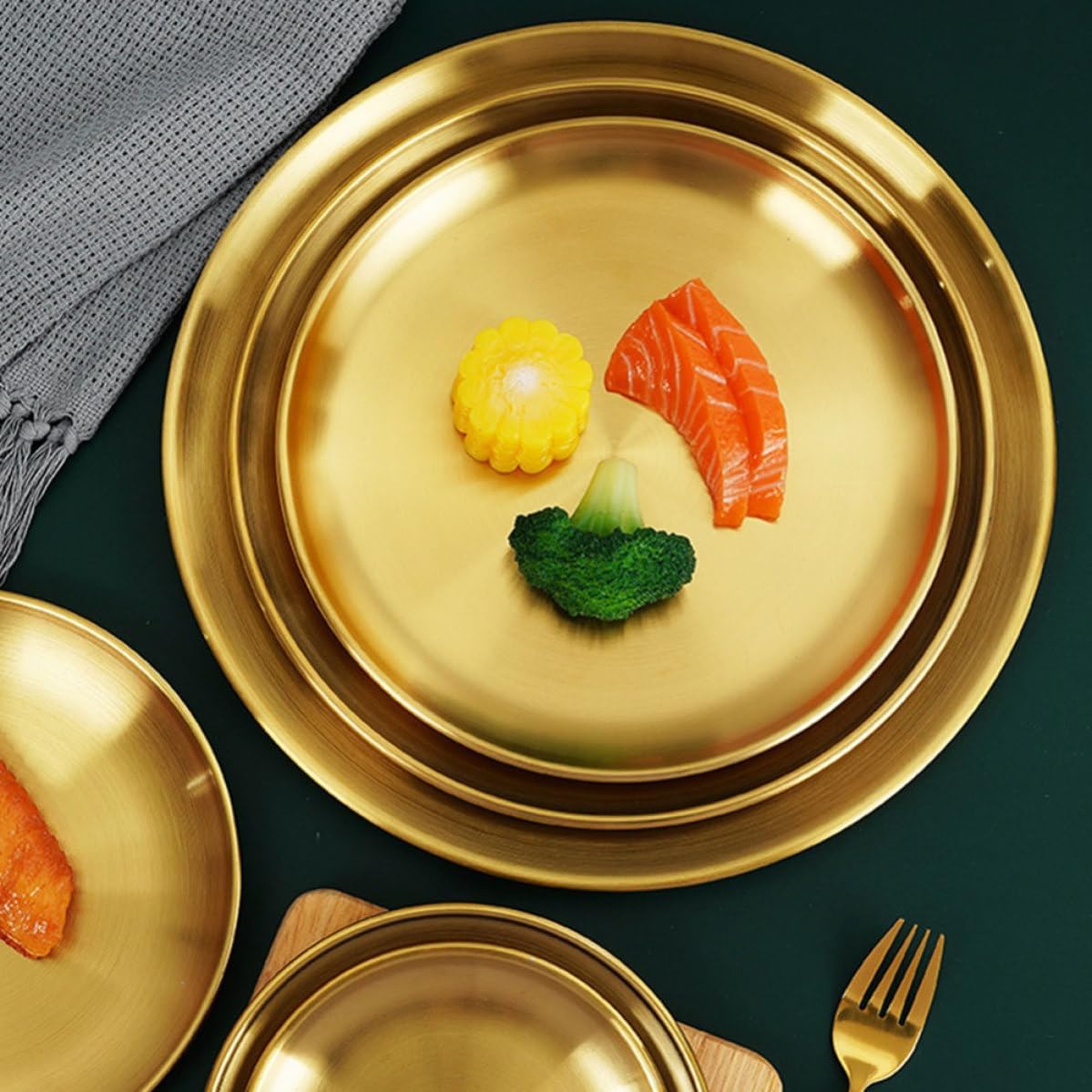 6pcs Golden Stainless Steel Camping Plates Lightweight round Dinner Plates Dishwasher Safe for Picnic and Outdoor Use