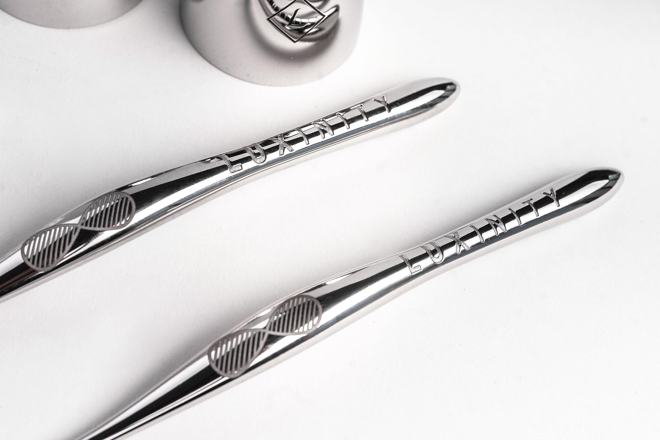 Spazzolino da denti manuale in acciaio inox con testina sostituibile, set iniziale con 1 testina di setola media lucida con incisione antiscivolo