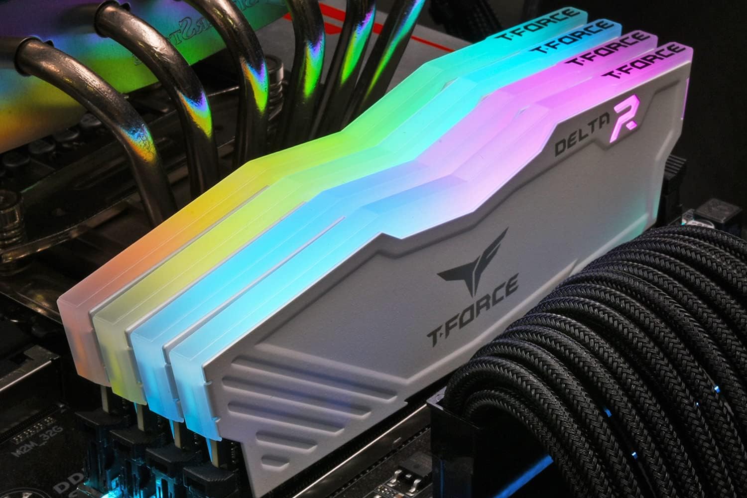 Amazon.co.jp: Team RGB WHITE（発光型LED8個モデル） DDR4 3600Mhz