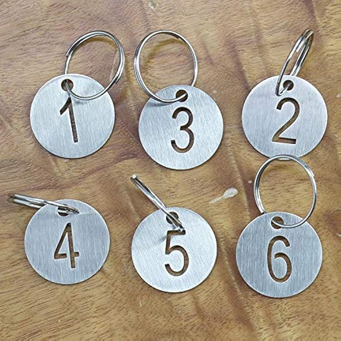 Placas numeradas redondas de acero inoxidable con llavero de 3 cm
