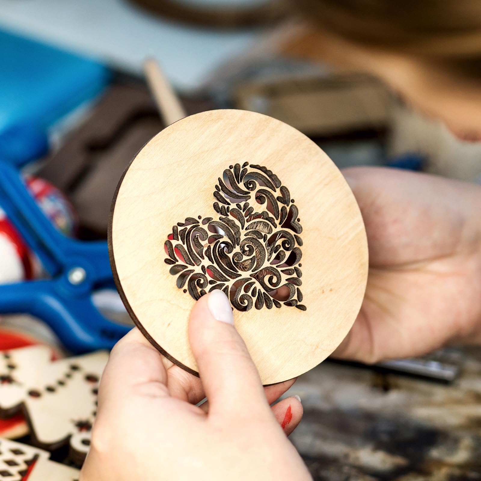 100 Stück DIY Holzscheiben Mit Loch - Runde Holzplättchen Mit Metallringen Für Bastelprojekte & Deko