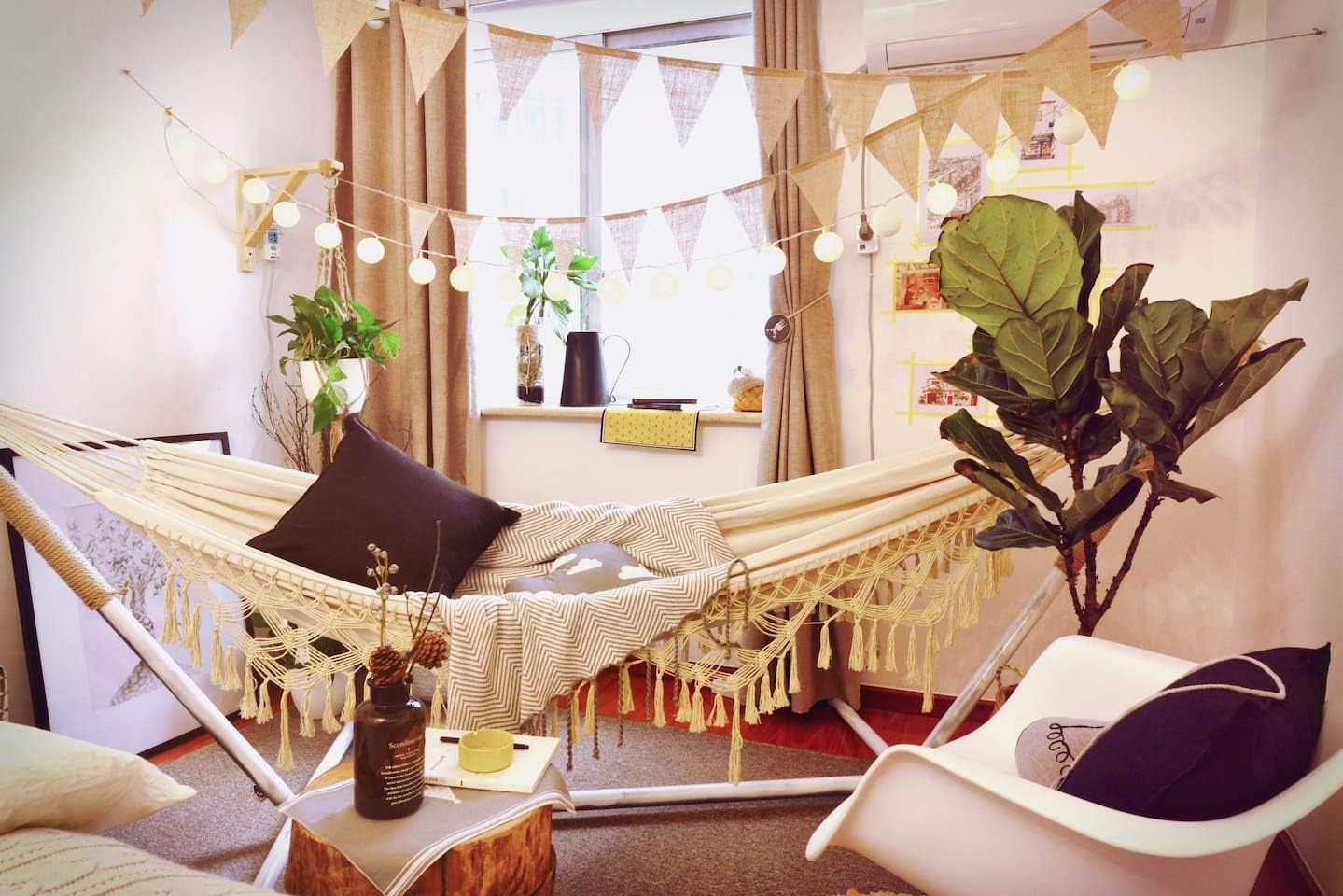 Portable Bohemian Style White Hanging Hammock Swing Macramé Rope Woven Fringed Cotton Fabric Beach Hammock, Double Size Lounge Bed for Outdoor,Indoor, Garden, Yard, Patio