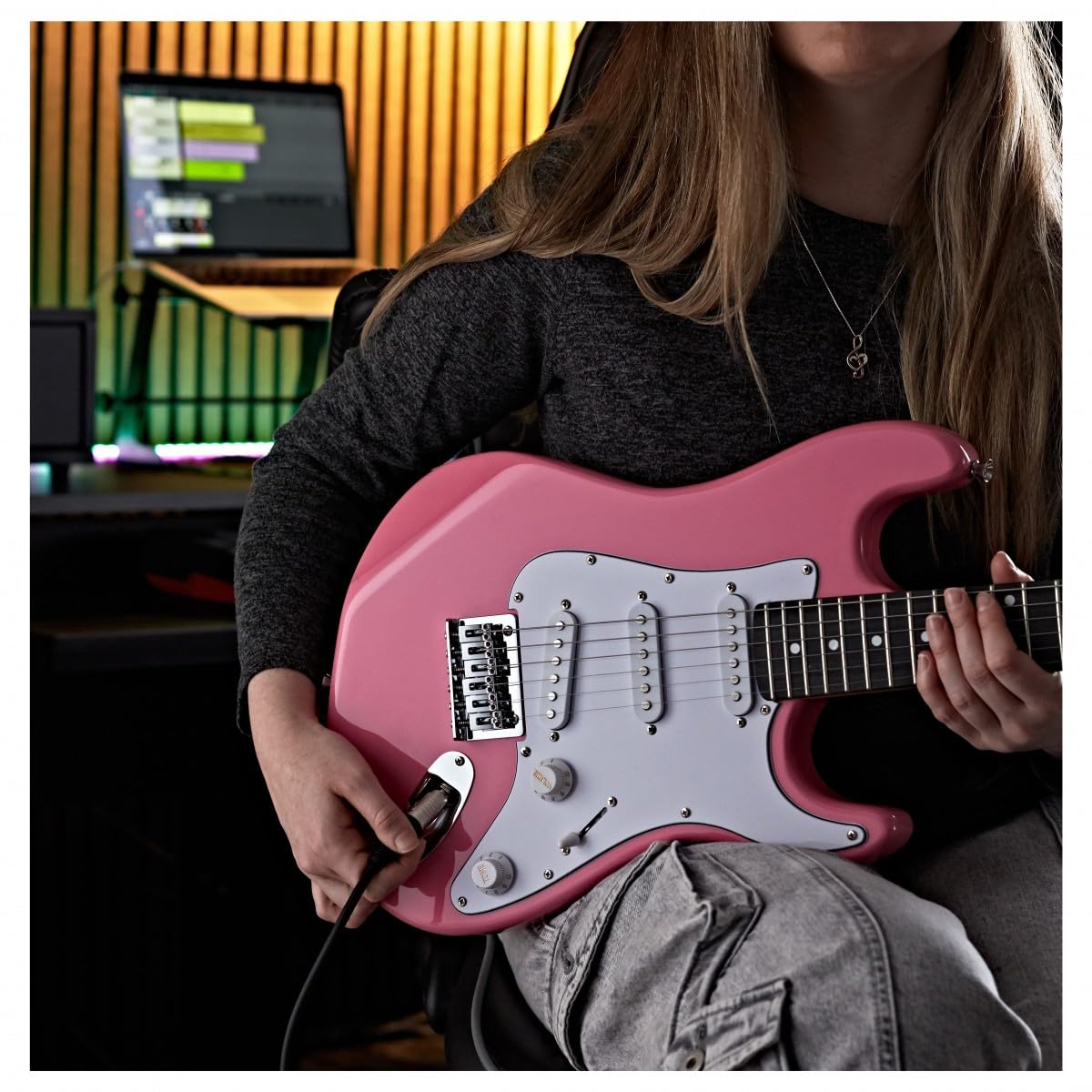 Kit Guitare Électrique LA 3/4 avec Ampli 10W, Housse, Rose | Pour jeunes débutants, design confortable et facile à prendre en main