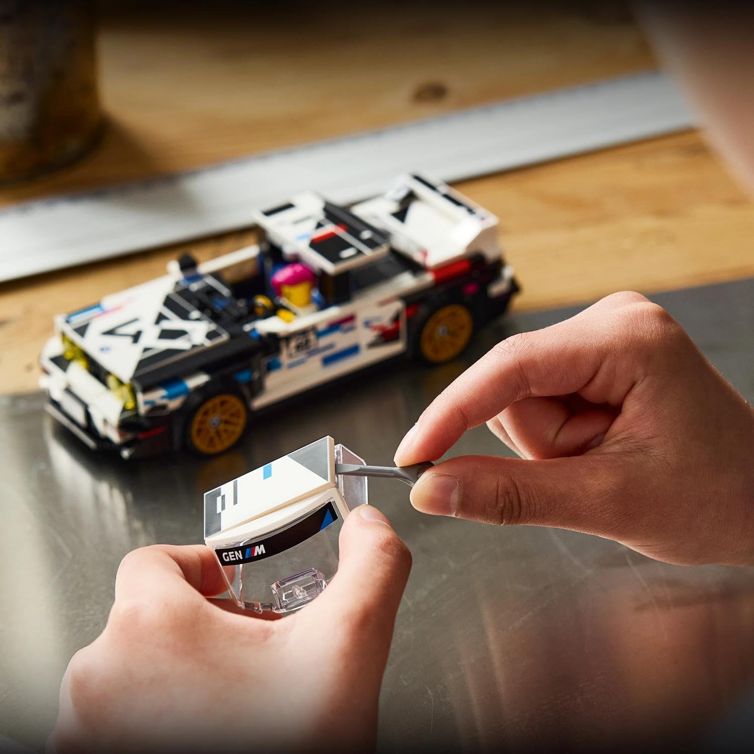 LEGO Speed Champions BMW M3 (E30) - Voiture Jouet - Maquette avec Minifigurine Collector de Pilote - Idée de Cadeau d'anniversaire dès 9 Ans pour Garçon ou Fan de Sport Automobile 77263
