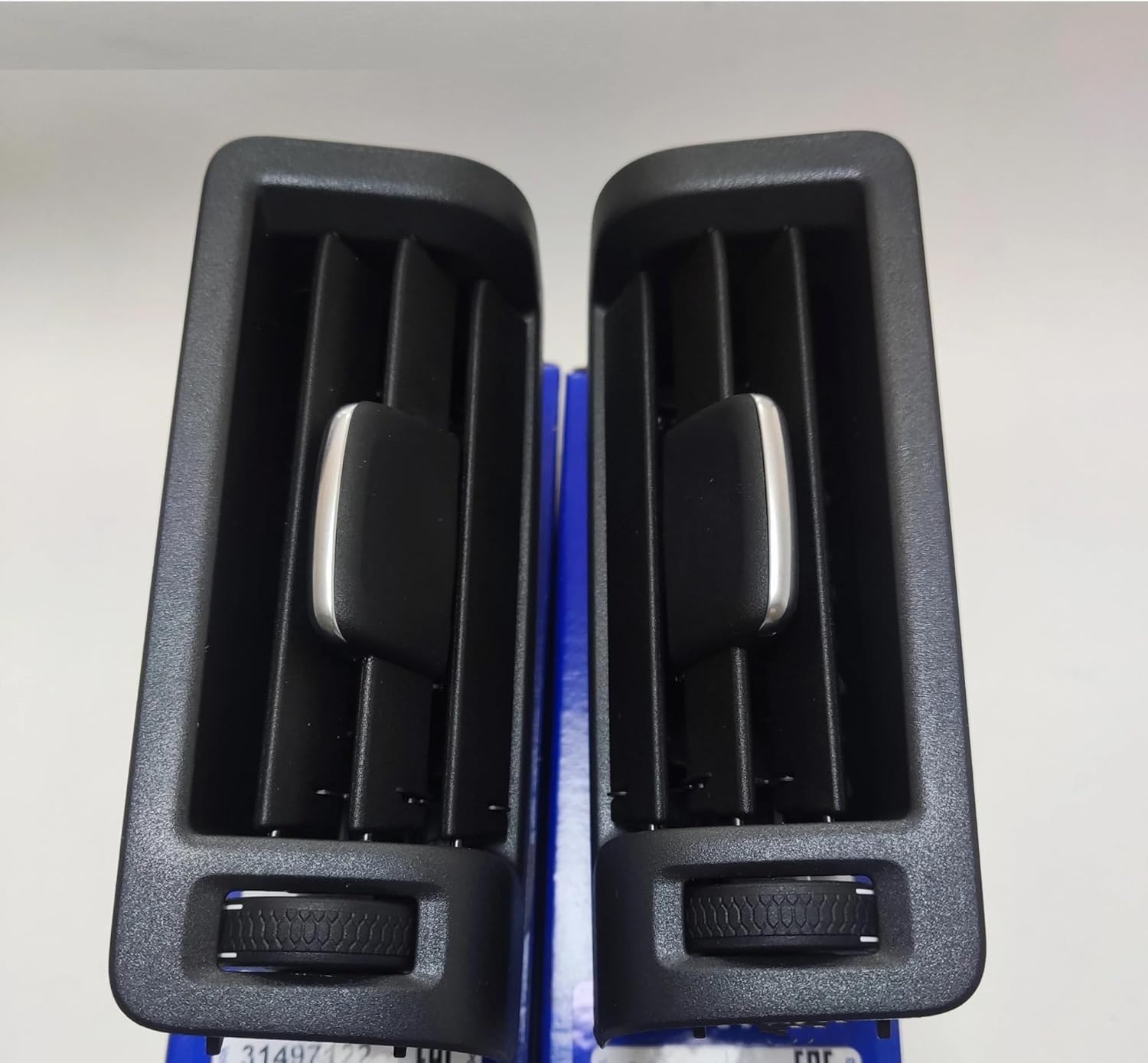 Car Air Outlet Auto Parts Car B-Pillar Air Conditioner Air Outlet for Volvo V90 S90L S90 Car Interior Replacement Parts(Right)