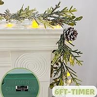 Vista 4 de Guirnalda de Navidad de 6 pies con nieve, guirnalda preiluminada con 20 luces LED, conos de pino, bayas blancas y bola, funciona