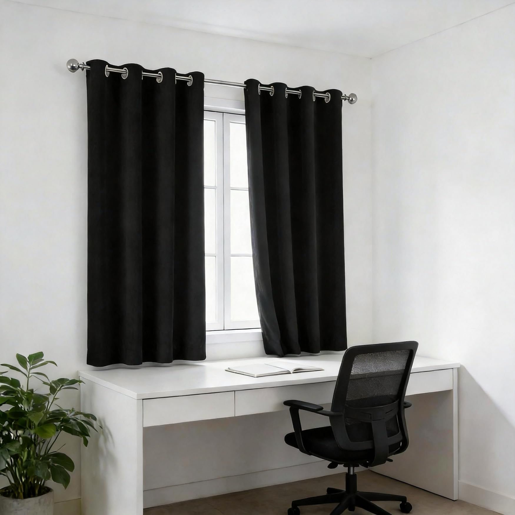 Rideau occultant thermique noir 130x250 cm à oeillets pour un salon moderne