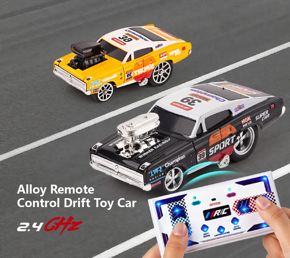 funnykid Mini Auto RC 1:64 – Auto Drift Telecomandata in Lega, 3 Velocità, Portata 30 m, Ricaricabile USB Type-C, Modulo 2.4GHz, Giochi con Coni – Regalo per Bambini Maschi e Femmine 6+