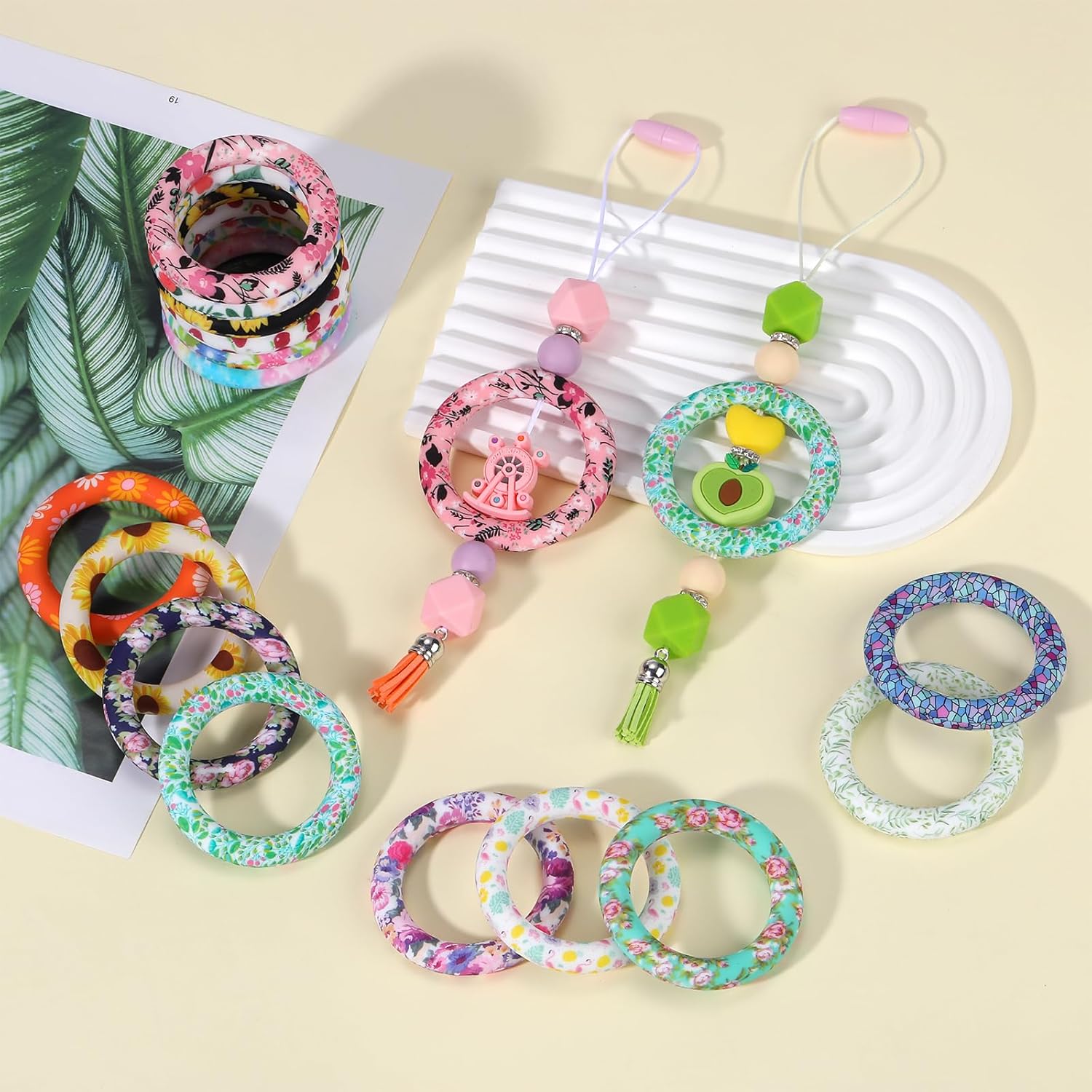 32 Pcs Silicone Beadable Ring 65mm Round Silicone Beads Ring Bulk Focal Beads for Keychain Making Water Transfer DIY Make Handicrafts, Necklaces, Lanyards(Flowers)