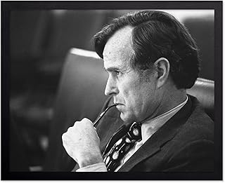 Poster Master Politic Photo - George H W Bush 1976 - Meeting Thoughtful Profile Moment - Vintage Black White Historical Wall Art Living Room Home Decor - 16x20 Unframed Wall Art Decor