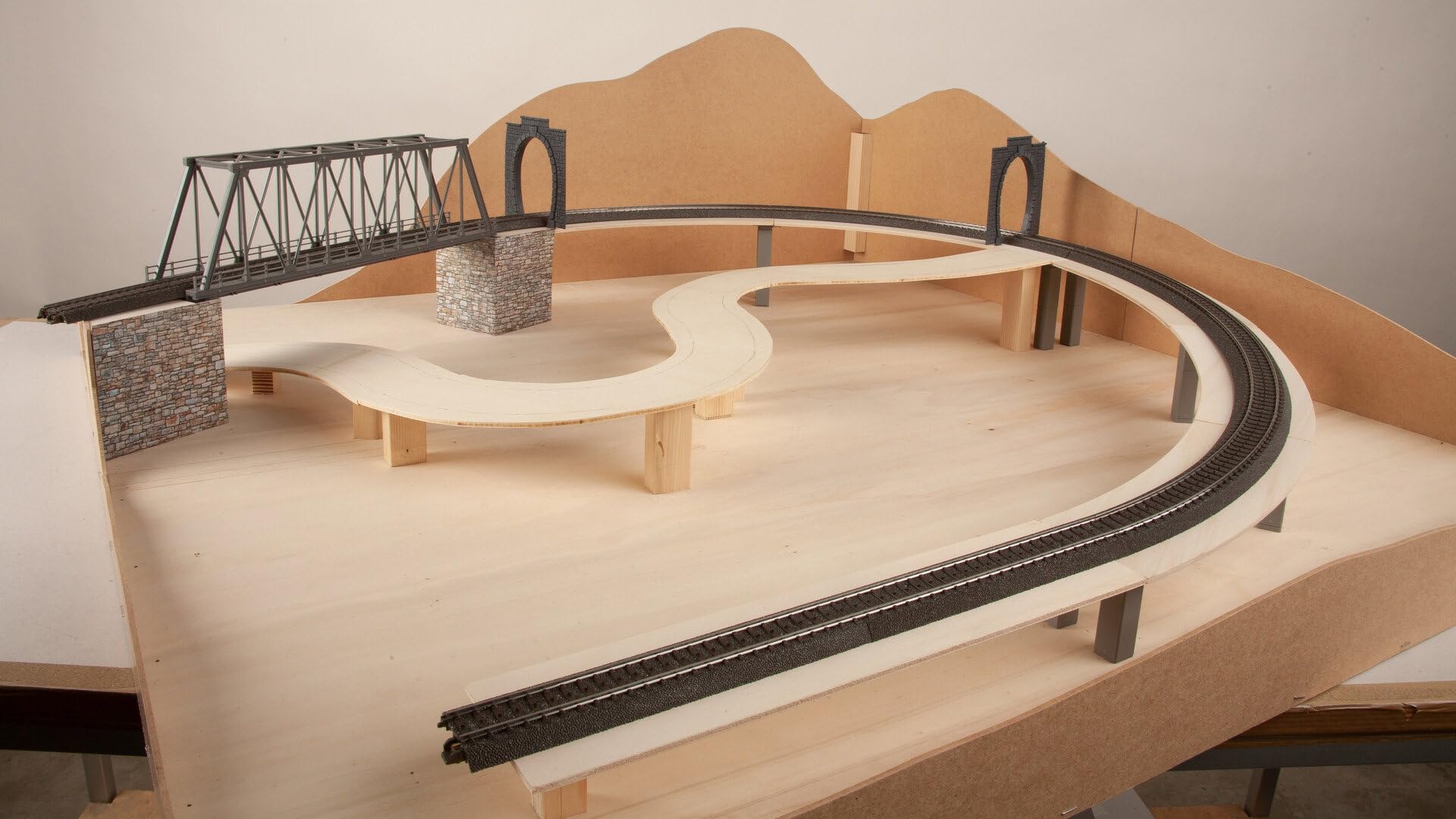 NOCH Start-Set „Modellbahn-Anlagenbau“, umfassendes Modellbahn Zubehör für den idealen Einstieg, geeignet für die Spurweite H0 | 60804