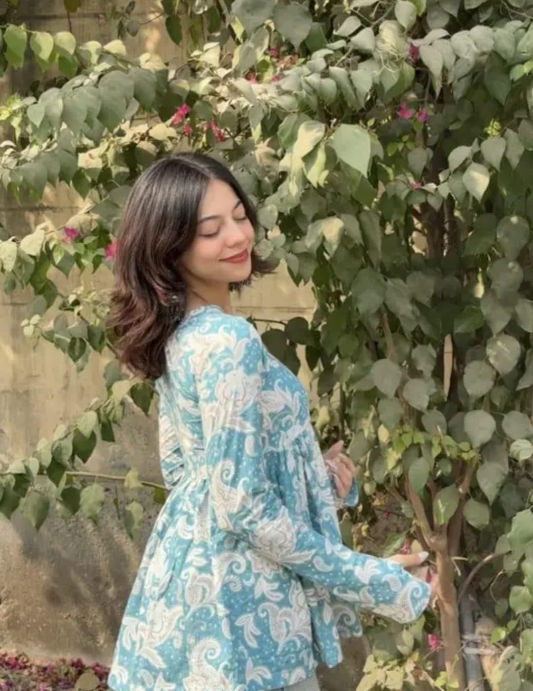 Stylish Printed Floral White Short Kurti for Girls and Women Stylish Printed Floral White Short Kurti for Girls and Women