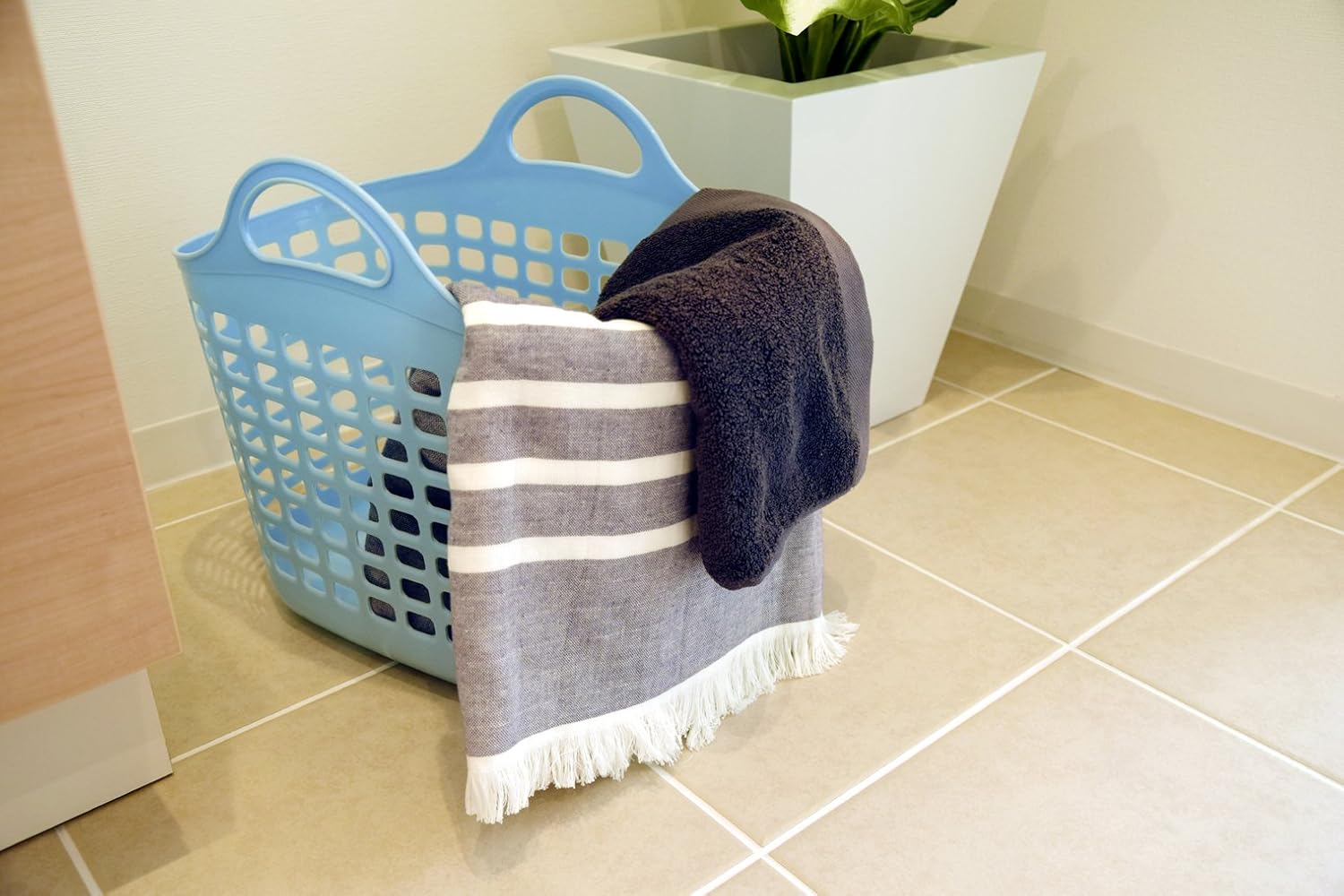 sanko- Plastic Laundry Basket Beat Basket Chargers Pastel Blue