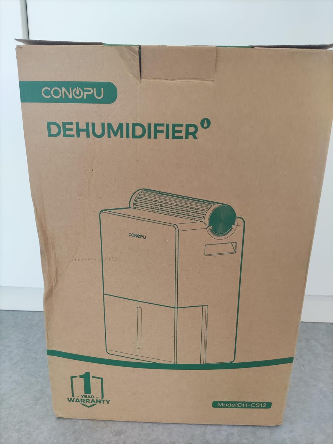 Diagram showing the reusable dehumidifier box being recharged by the main unit, with indicators for 'Need to Recharge' and 'Ready for Dehumidifying'.