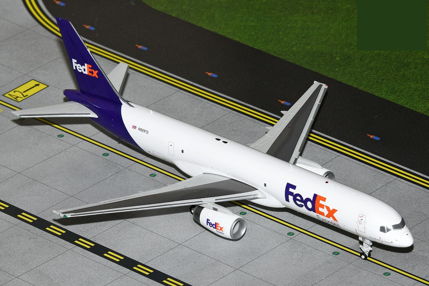 Amazon.co.jp: GeminiJets G2FDX981 ボーイング 757-200SF FedEx