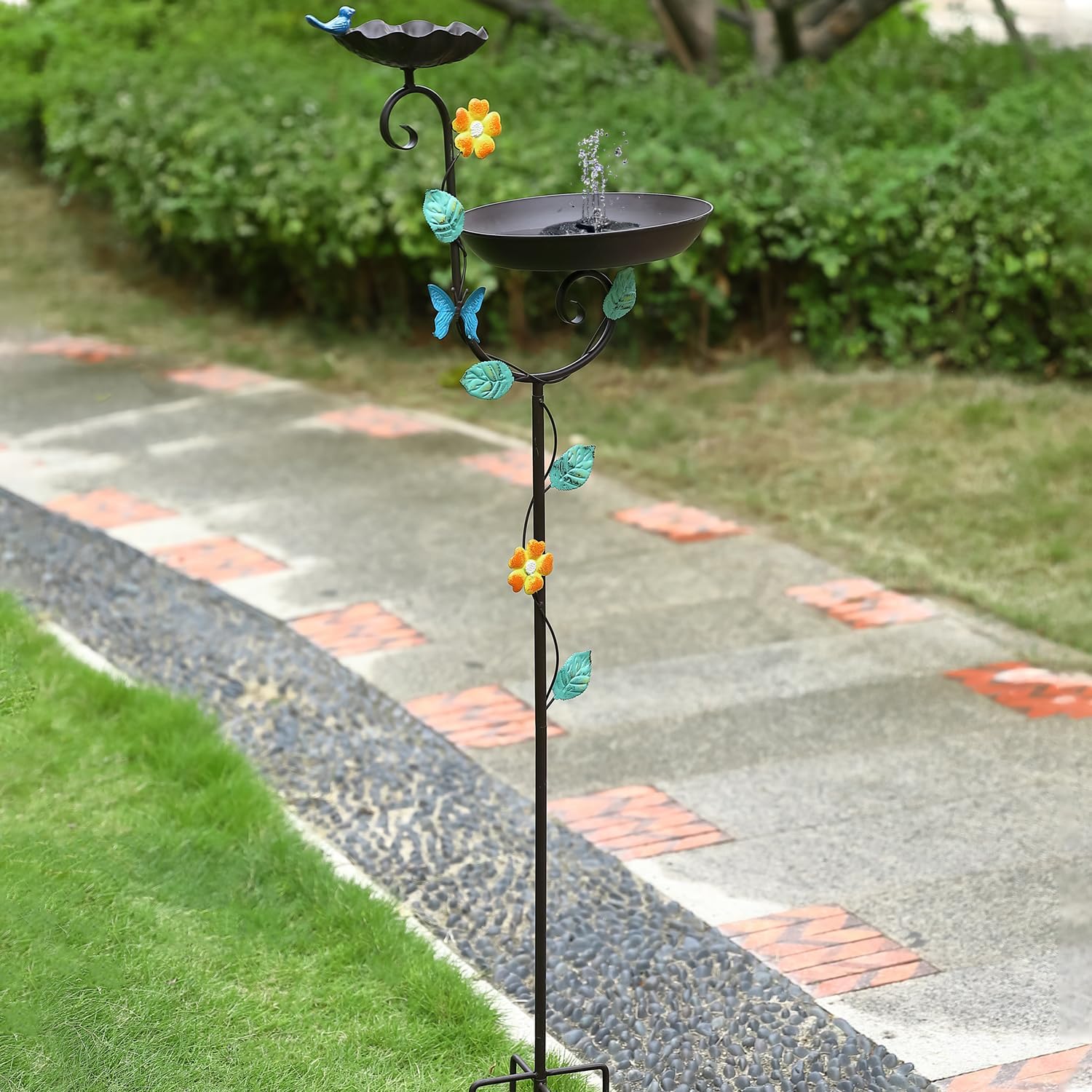 Freistehende Solar-Vogeltränke, 147,3 cm hoch, dekorative Vogeltränke und Futterstation, Vogeltränke für den Außenbereich mit Solarbrunnen, 5 Spikes, floraler Akzent, Vogeltränke für Garten,