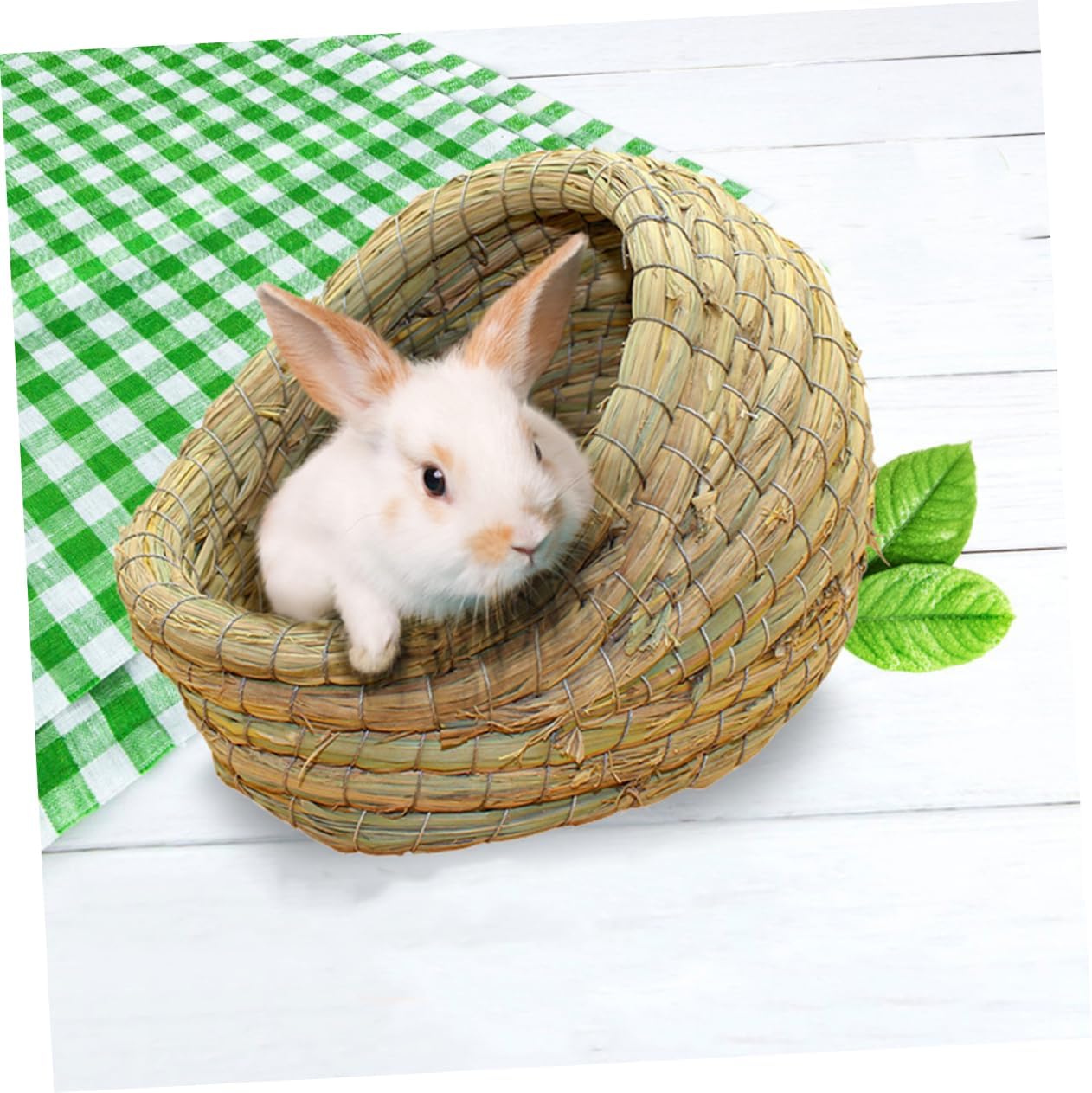 Woven Small Animal Bed for Guinea Pigs Rabbits and Hamsters Comfortable Straw Nest Cool Design for PET Relaxation 1-Piece Bed