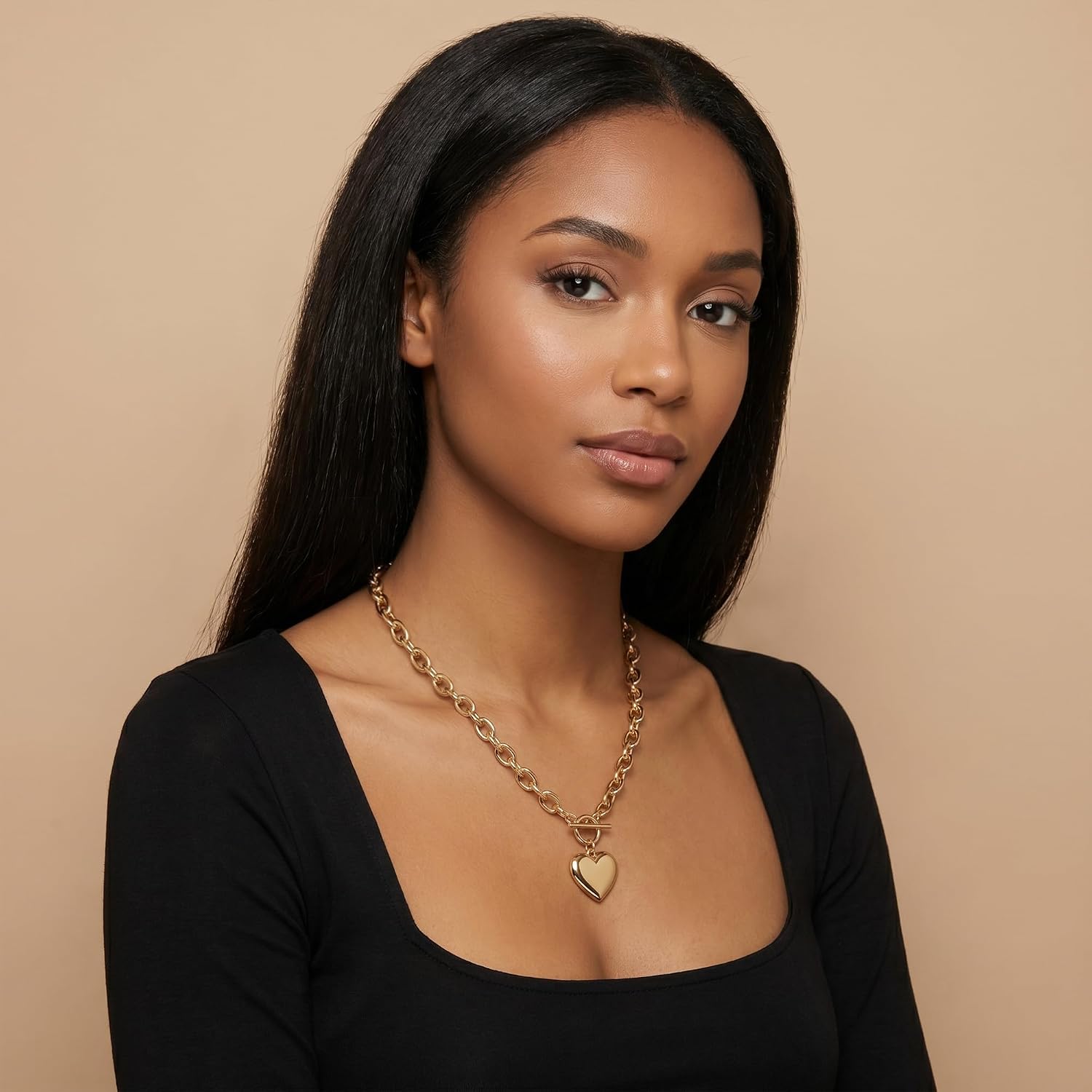 FAMARINE Chunky Gold Heart Necklace for Women, Fashion Pendant Necklace