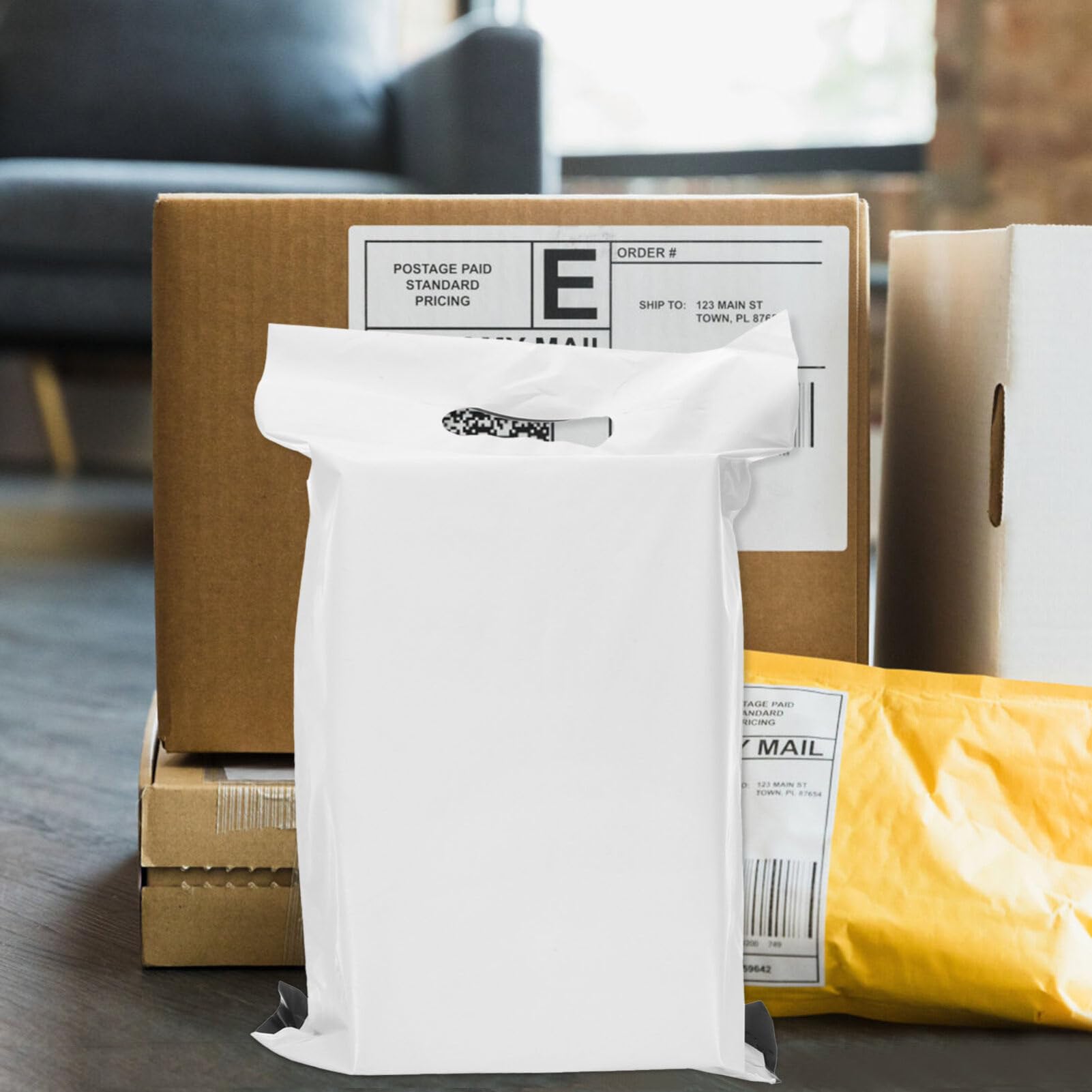 NUOBESTY 100pezzi Buste per Spedizioni in Buste Postali per Abbigliamento per Imballaggio Resistenti Chiusura Adesiva Sicura per Proteggere Merci Durante Trasporto