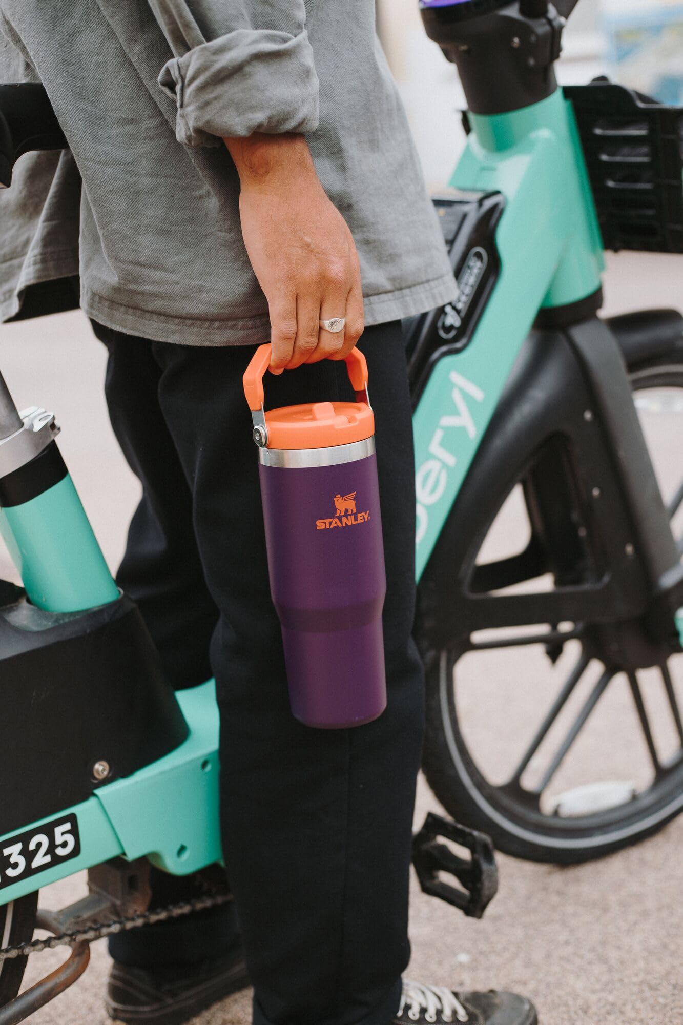 STANLEY IceFlow 2.0 - Vaso con pajilla abatible con asa, tapa giratoria y pajilla abatible, botella de agua a prueba de fugas, acero inoxidable aislado, sin BPA, color orquídea suave