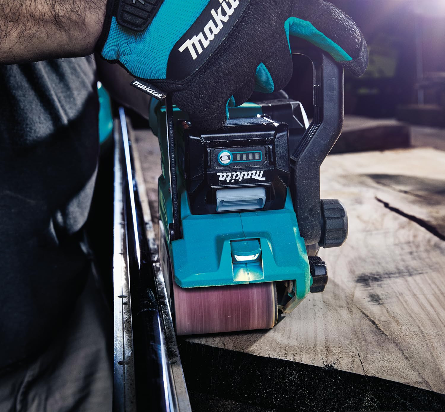 Makita BS001GZ - Smerigliatrice a nastro, 40 V max, larghezza di banda 76 mm, senza batteria e caricatore