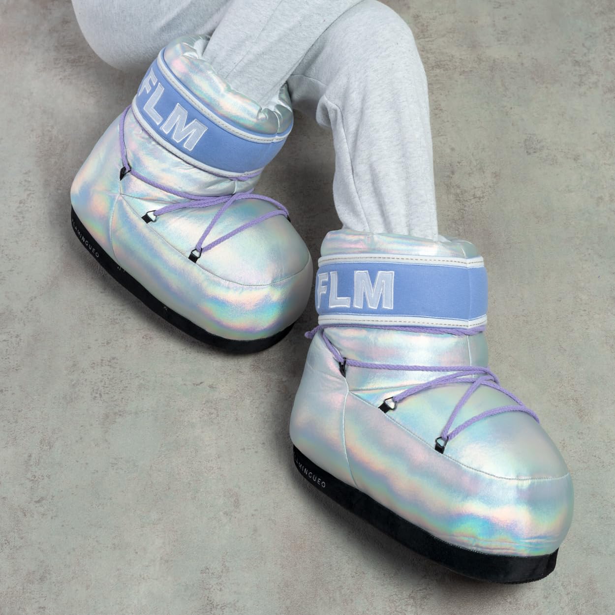 Flamingueo Zapatillas Casa - Pantuflas - Diseño Sneakers - Unisex - Slippers - 100% Poliéster Ultrasuave - Antideslizantes - Talla Única