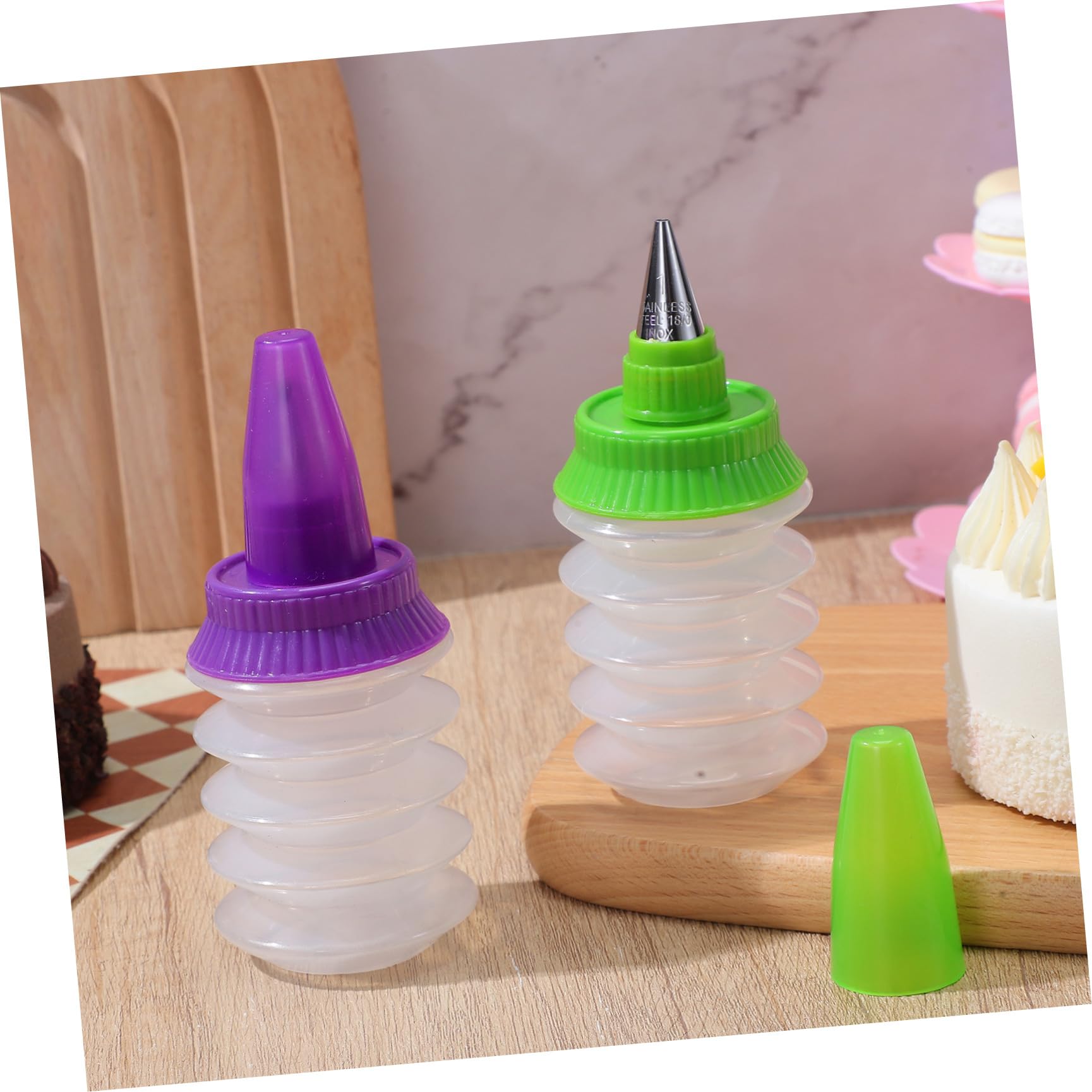 DOITOOL Bouteilles à Glaçage Réutilisables Faciles à Lot de 2 en PP Accessoires Essentiels de Pâtisserie Couleur Aléatoire pour Décoration de Gâteaux et Biscuits