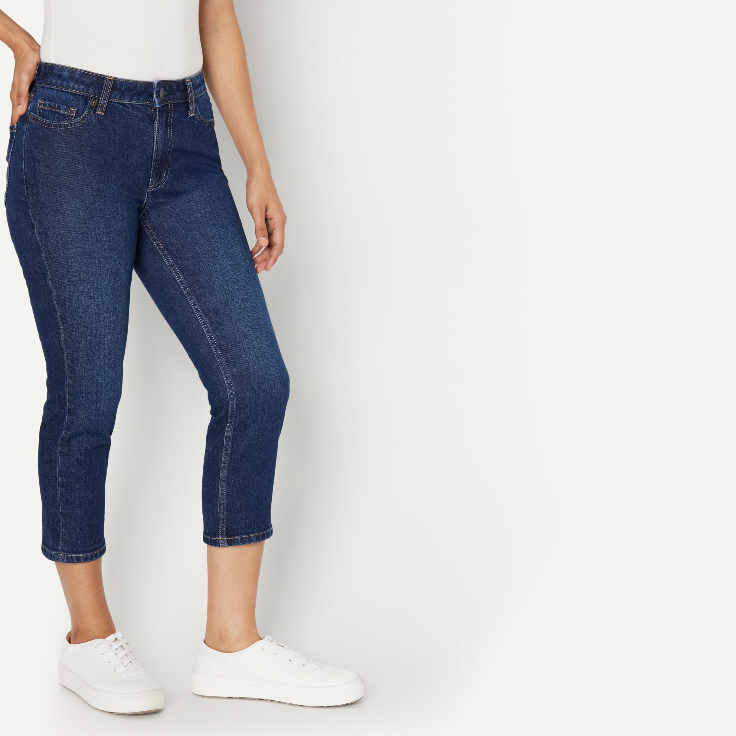 Amazon Essentials Jeans Capri a Vita Media, Mediamente Elasticizzati, Vestibilità Aderente Donna