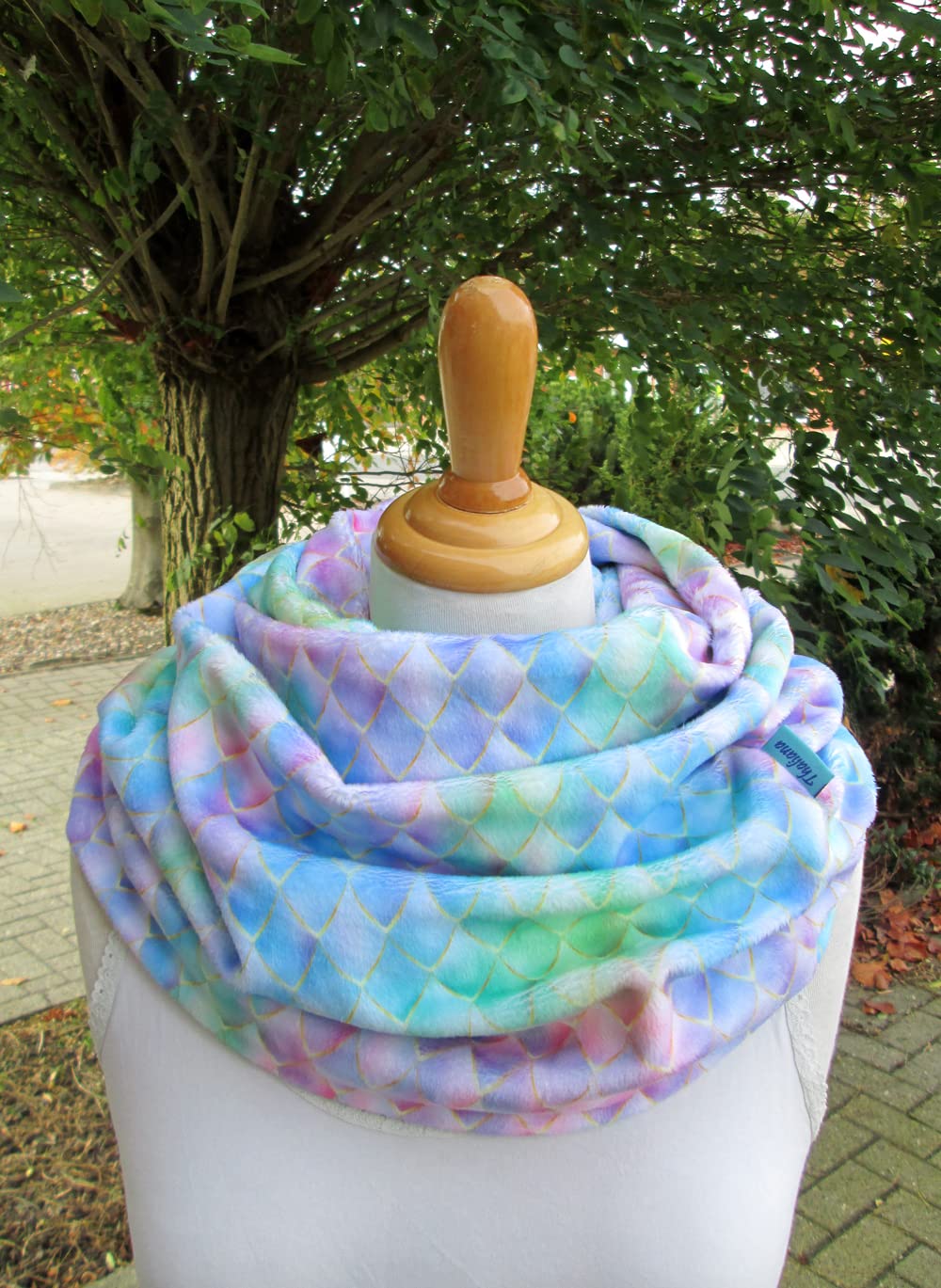 Rainbow Dragon in pastell romantischer kuscheliger XL Schal mit Drachenschuppen
