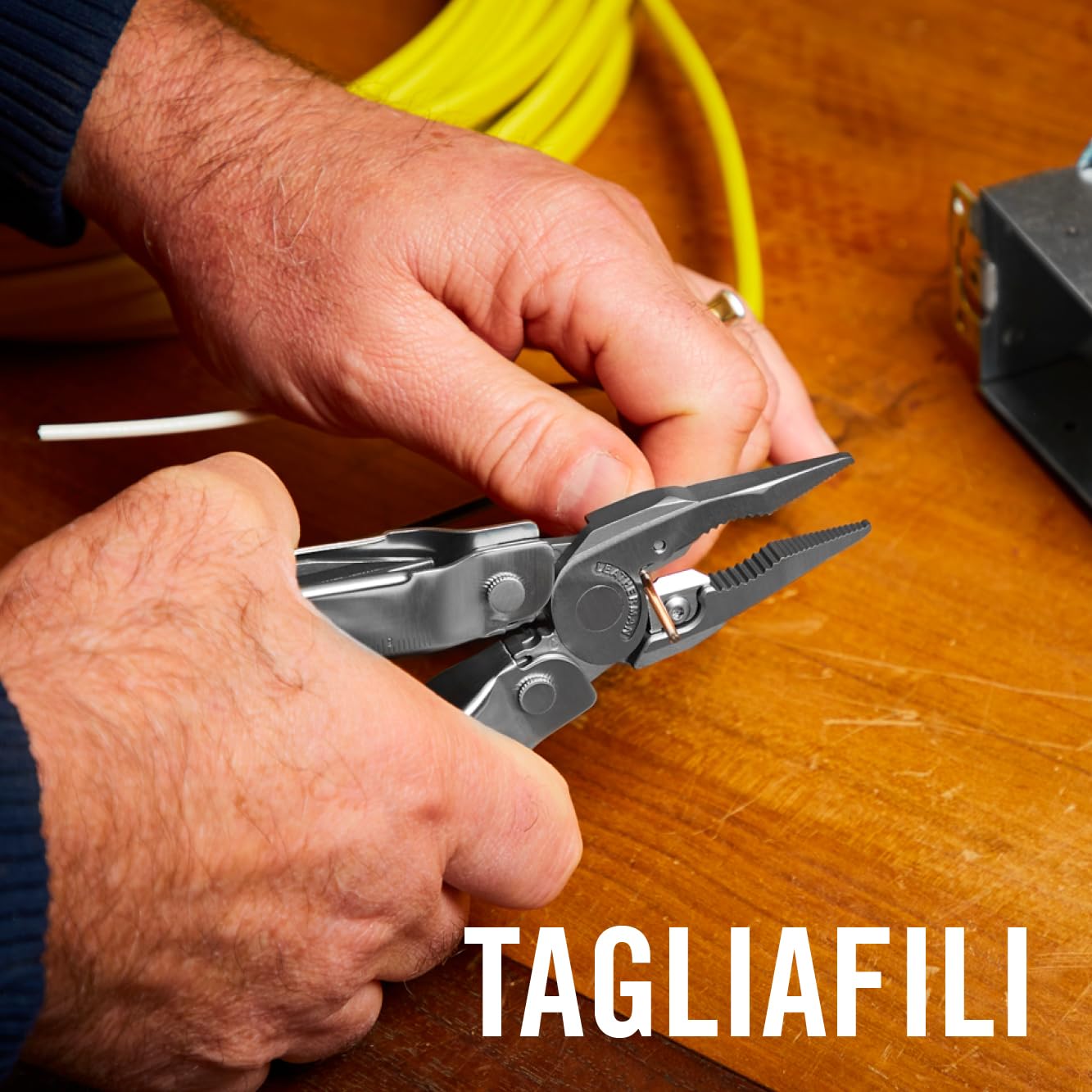 Leatherman Skeletool KB - Coltello Tascabile Completamente Nero con Lama in Acciaio Inox e Apribottiglie - Nightshade