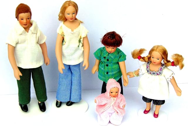 Tumdee Miniatures Dolls House Miniature Modern Family Set of 5 Dolls