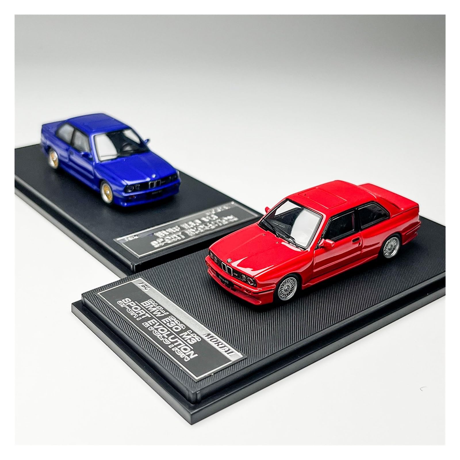 Metallo Scala Replica 1 64 Per BMW M3 E30 Sport Modello In Scala In Lega Pressofusa Per Auto Rossa E Blu Arredamento Per La Casa O L'ufficio Hobby Veicoli Giochi Set