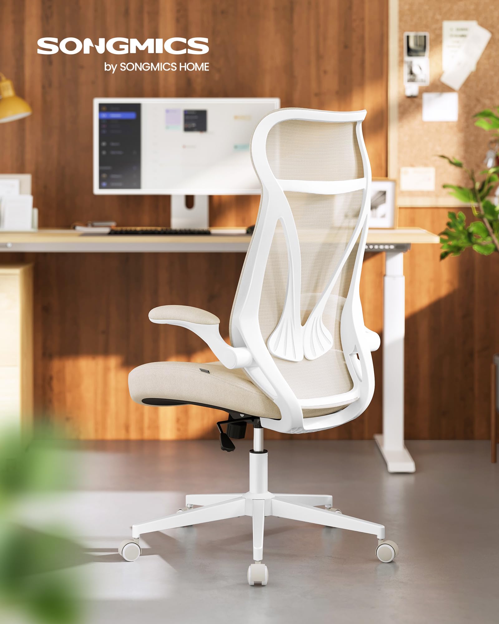 SONGMICS Bürostuhl, Schreibtischstuhl, ergonomische Rückenlehne, höhenverstellbar, hochklappbare Armlehnen, Drehstuhl mit Kopfstütze, bis 150 kg belastbar, cappuccinobeige OBN088K01