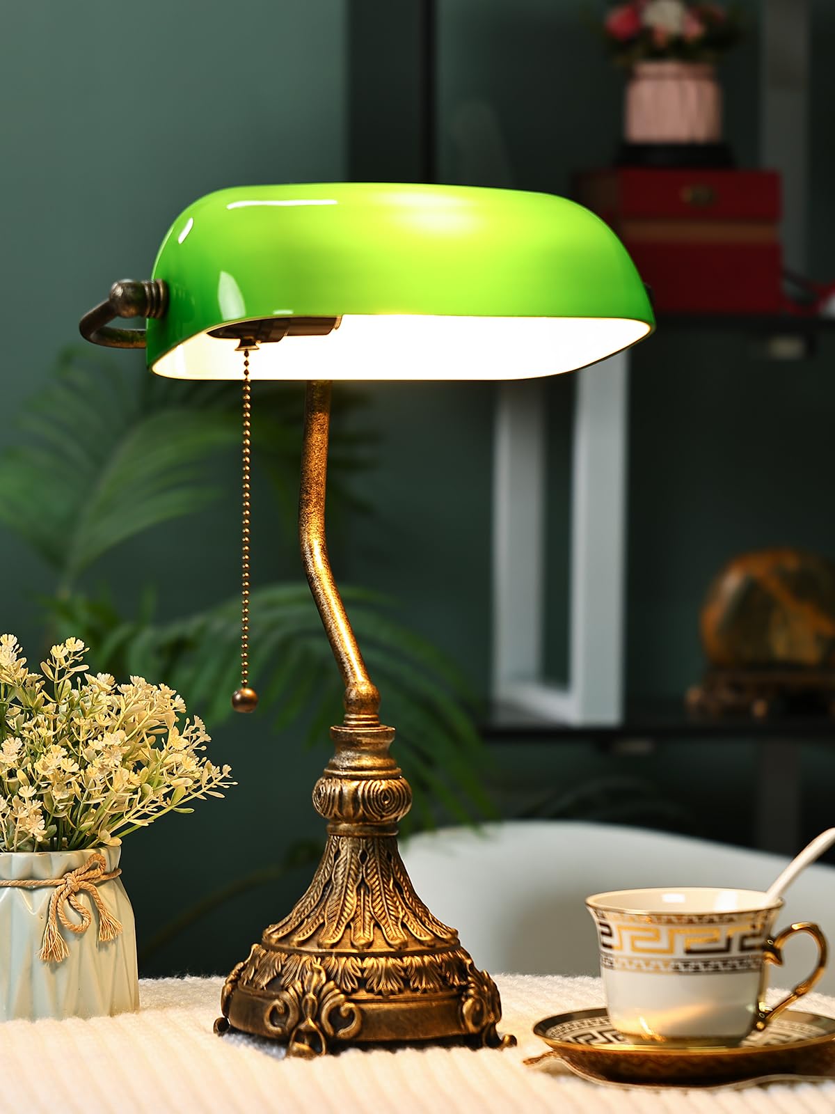 Lámpara de escritorio vintage de cristal verde para oficina en casa o biblioteca, con interruptor de cadena y enchufe, bombilla LED incluida.