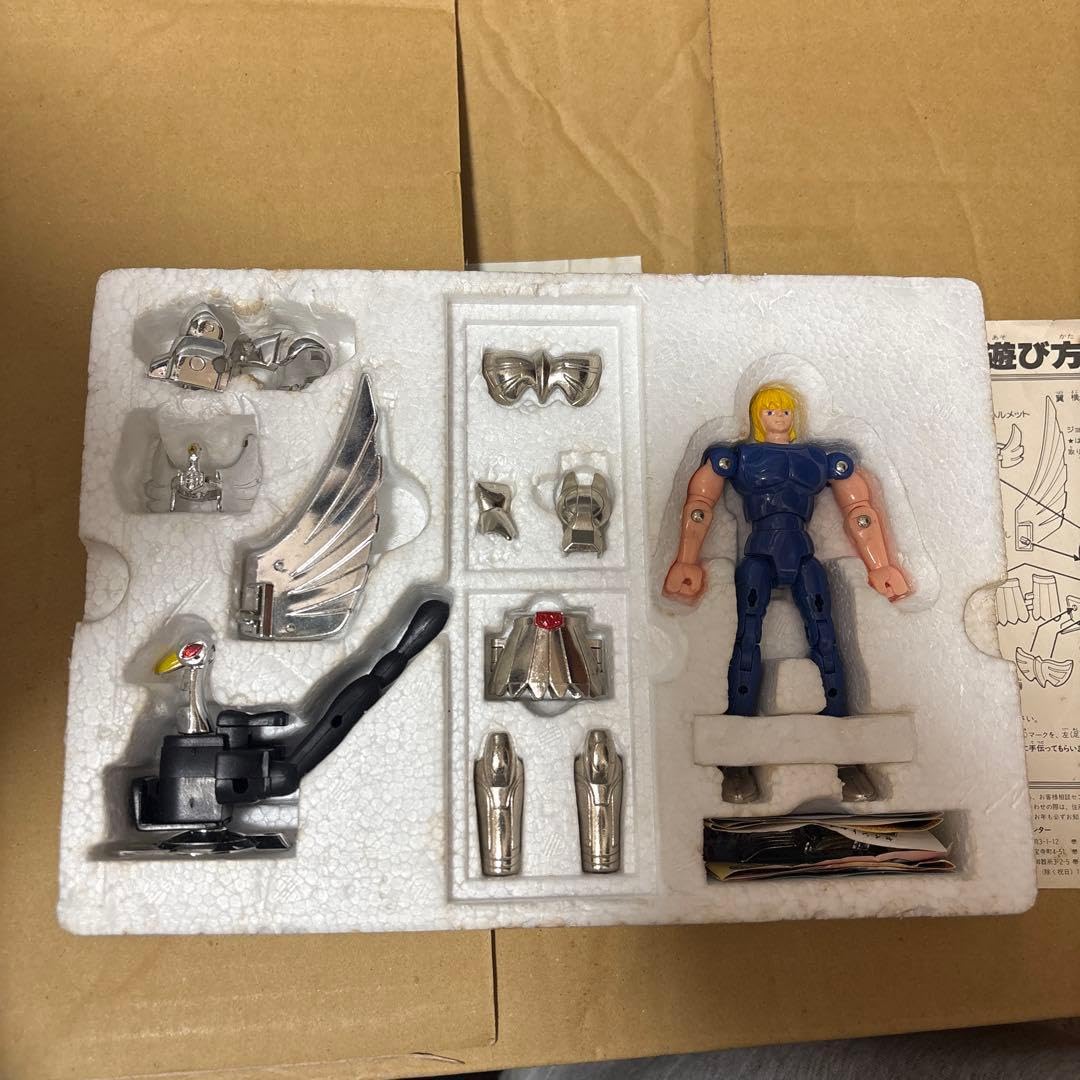 闘士星矢　聖闘士聖衣大系　ブラックキグナスフィギア　ジャンク Amazon.co.jp: 聖闘士星矢 聖闘士聖衣大系 キグナス 初期版 : スポーツ