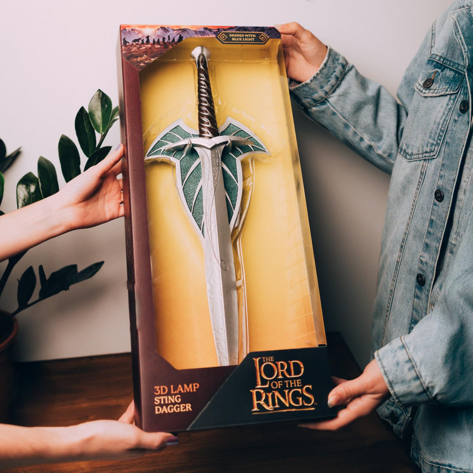ロードオブザSTING Amazon.com: Grupo Erik Lord of the Rings Sword Lamp Collector
