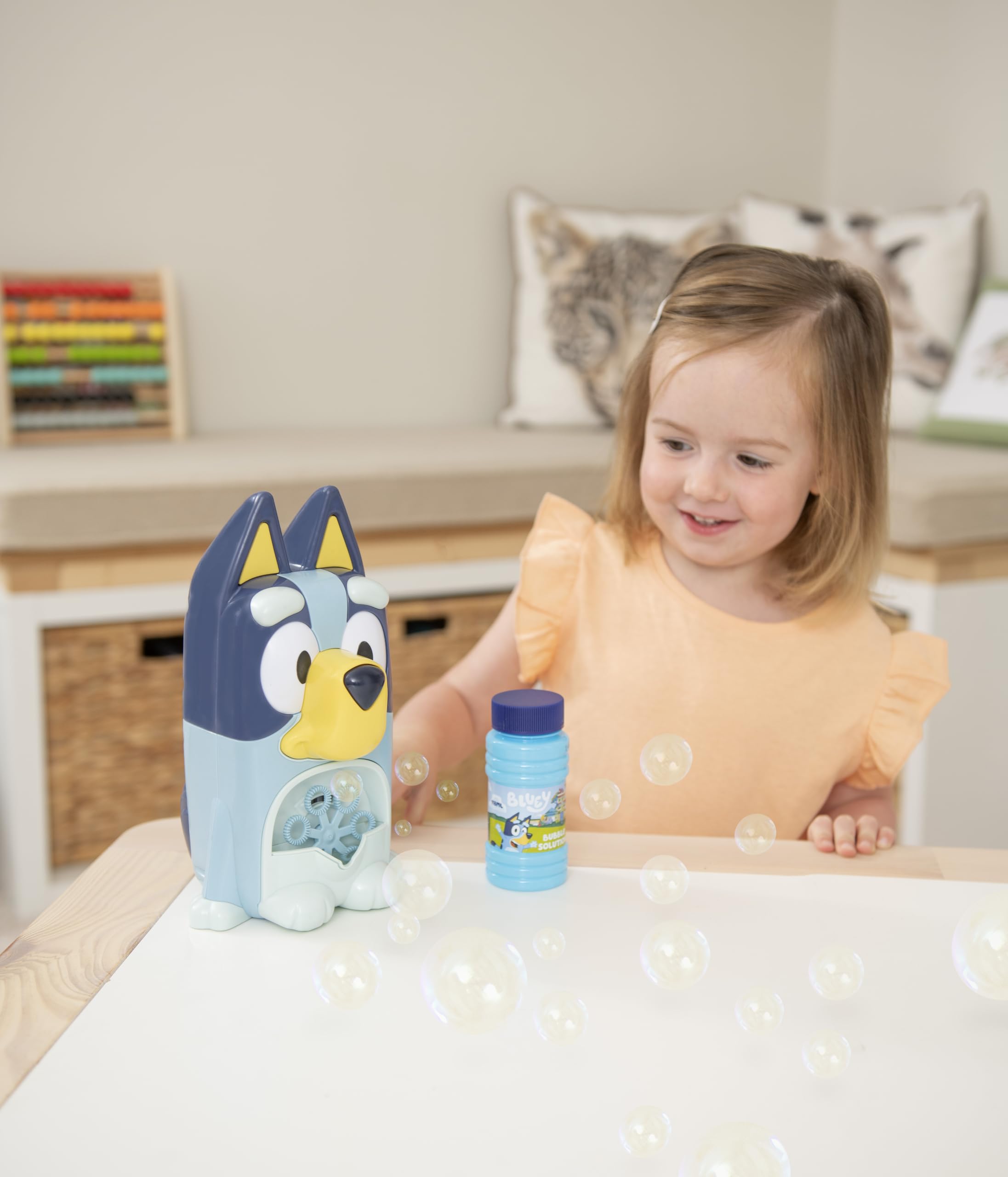 Machine à bulles Bluey pour enfants - Souffleur à bulles en forme de personnage - Idéal pour l'extérieur - A partir de 3 ans.