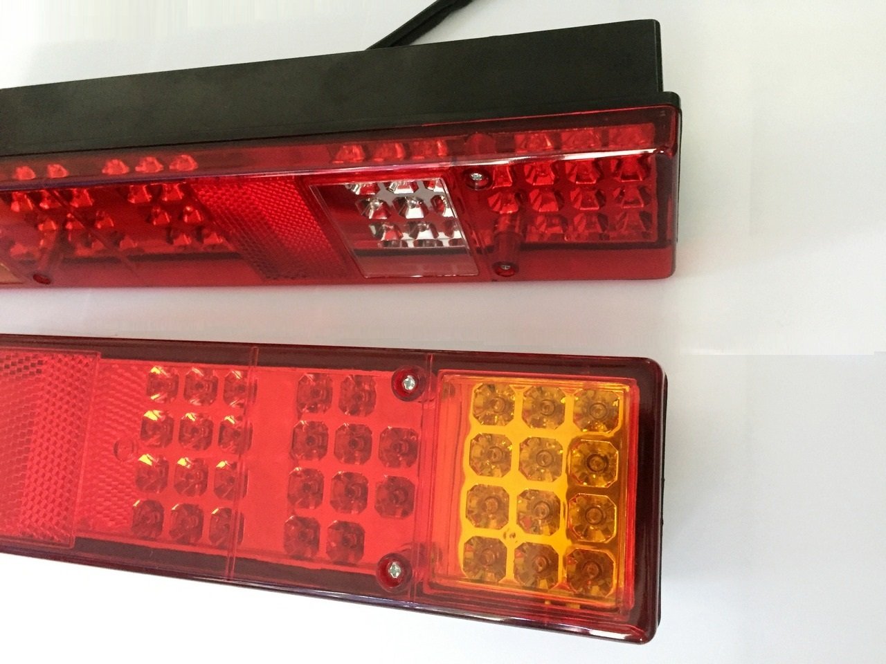 2 x tylne tylne światła LED 12 V 6 funkcji do podwozia przyczepy ciężarówki samochód ciężarowy samochód ciężarowy autobus kempingowy