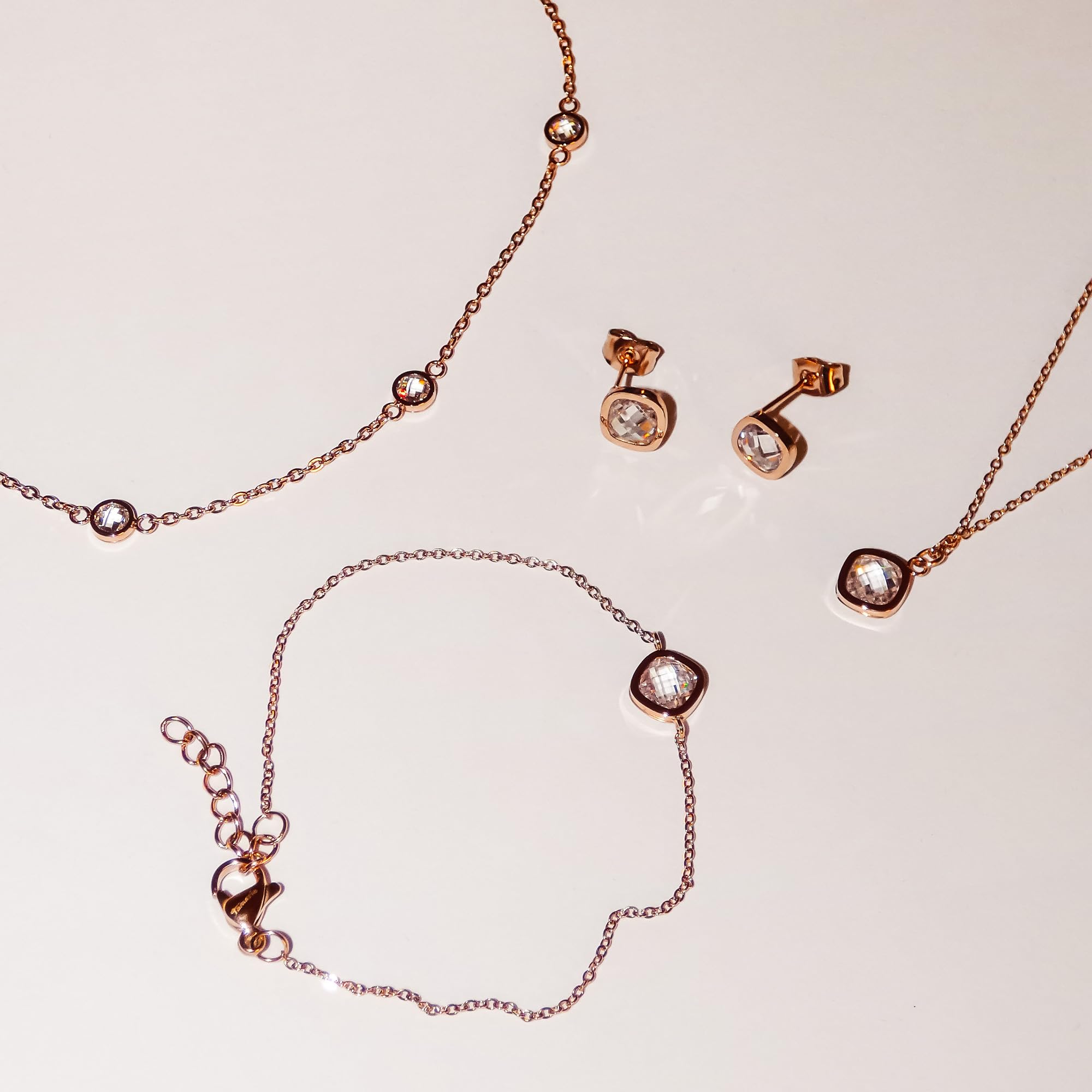 Tamaris Schmuck für Damen - Halskette aus Edelstahl mit bunten Zirkoniasteinen, sommerlicher Look zum kombinieren, wasserfest
