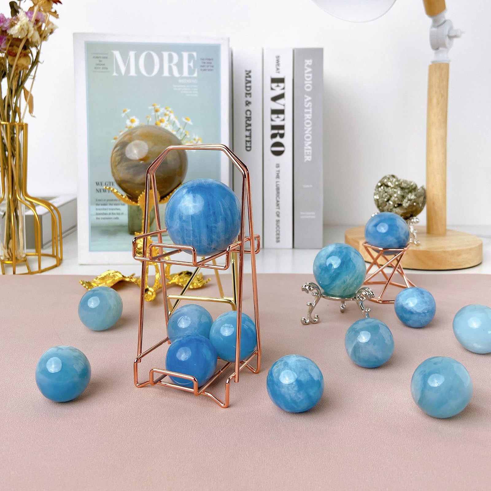Bola de Cristal de Aguamarina con Soporte de Madera, Orbe de Esfera de Cuarzo de Cristal Natural Hecho a Mano para Meditación, Feng Shui, Adivinación, Magia, Decoración del Hogar,45~50mm