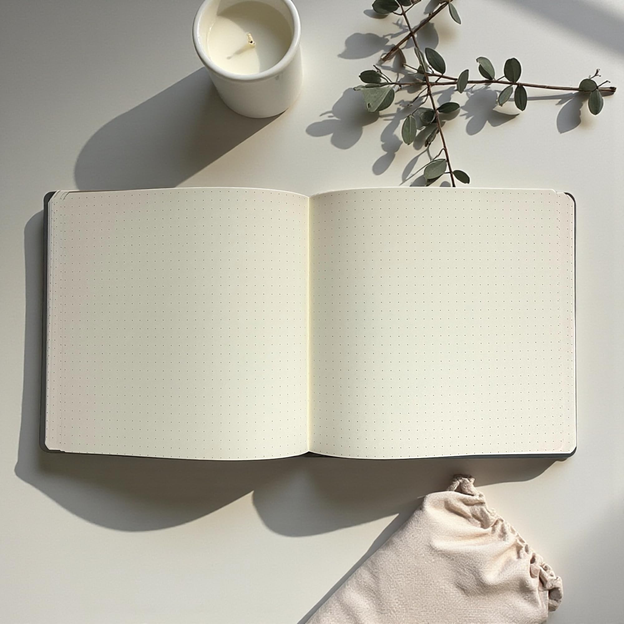 Fark Tanıtım Defter, Noktalı Not Defteri – PU Deri Not Defteri – 16,5x16,5 cm, 96 Yaprak (192 Sayfa), 90 gr Ivory Kağıt, Esnek Kapak, Ofis ve Kırtasiye (Amber Turuncu)
