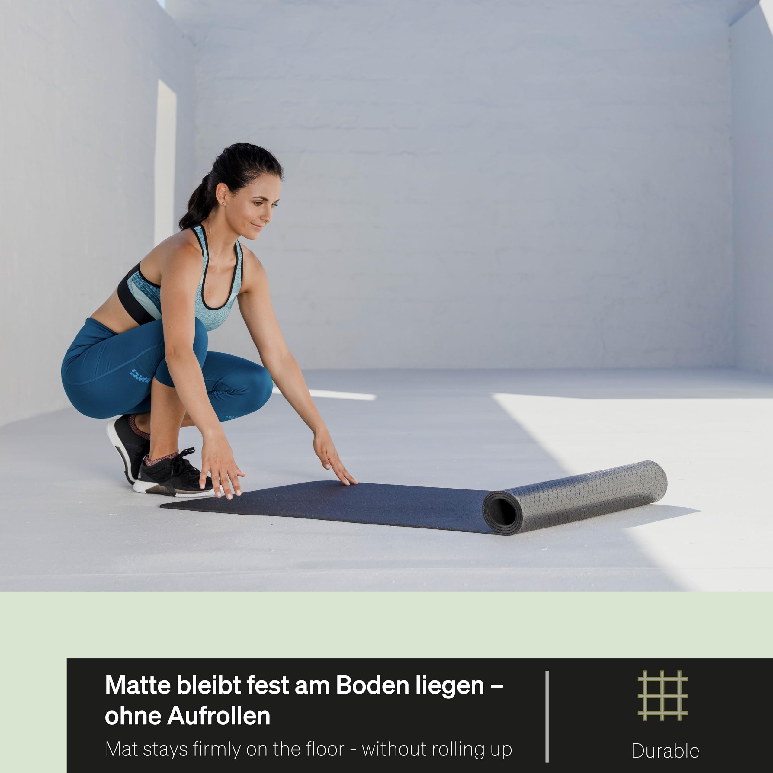BLACKROLL® MAT (65 x 185 cm), rutschfeste Fitnessmatte für gelenkschonendes Training, Sportmatte mit strukturierter Oberfläche, gedämpfte Gymnastikmatte für Yoga & Pilates, Made in Germany, Schwarz