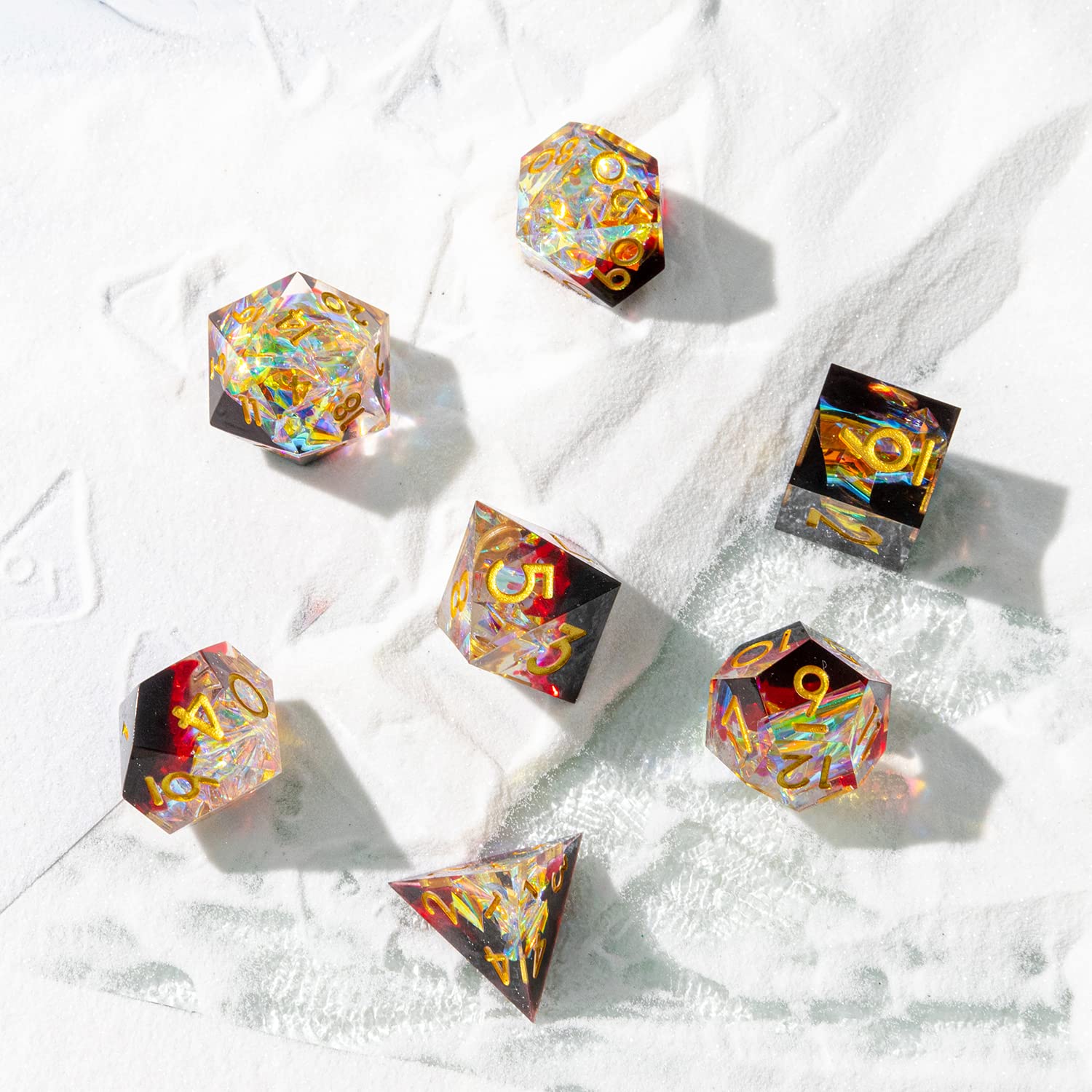 Sharp Edge DND - Juego de Dados Hechos a Mano con 7 Accesorios para Juegos TTRPG de Calabozos y Dragones, Juego de rol de Resina poliédrico de Borde Afilado, Juegos de rol Shadowrun Pathfinder MTG