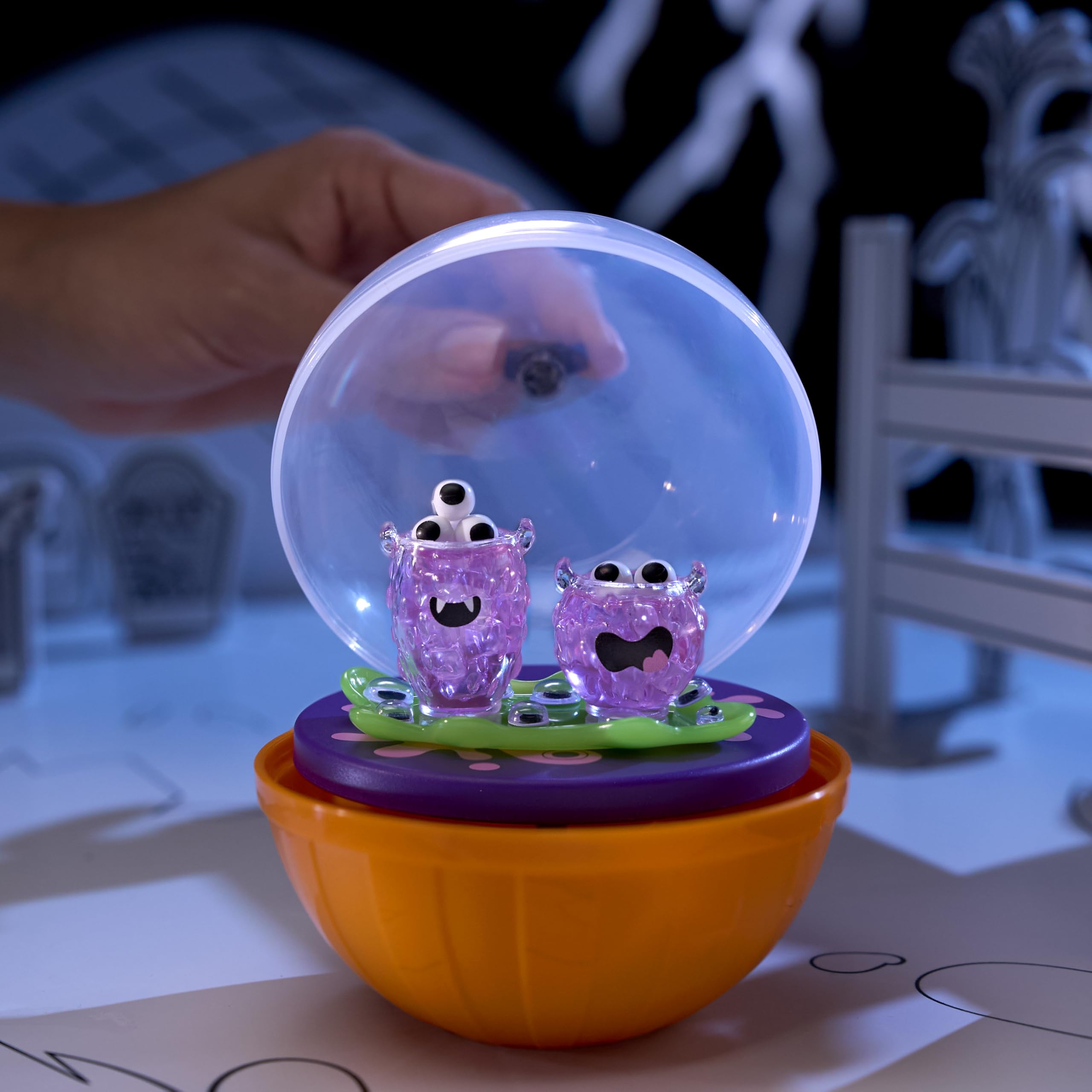 MGA's Miniverse Make It Mini Halloween 2025 - Oggetti da Collezione, Confezione Misteriosa, Spaventoso, Fai-Da-Te, Artigianato, Gioco di Resina, Cibo Replica, Non commestibile - età 8+
