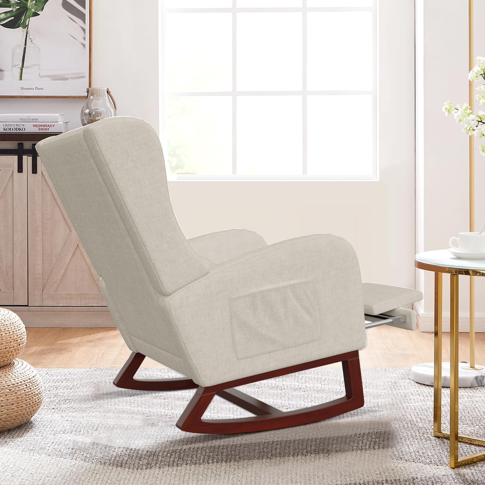 Poltrona a Dondolo Ergonomica, con Braccioli e Tasche Laterali, Sedia da Allattamento con Cuscini, Struttura in Legno Massello, Chaise Longue per Soggiorno o Camera da Letto (Beige)