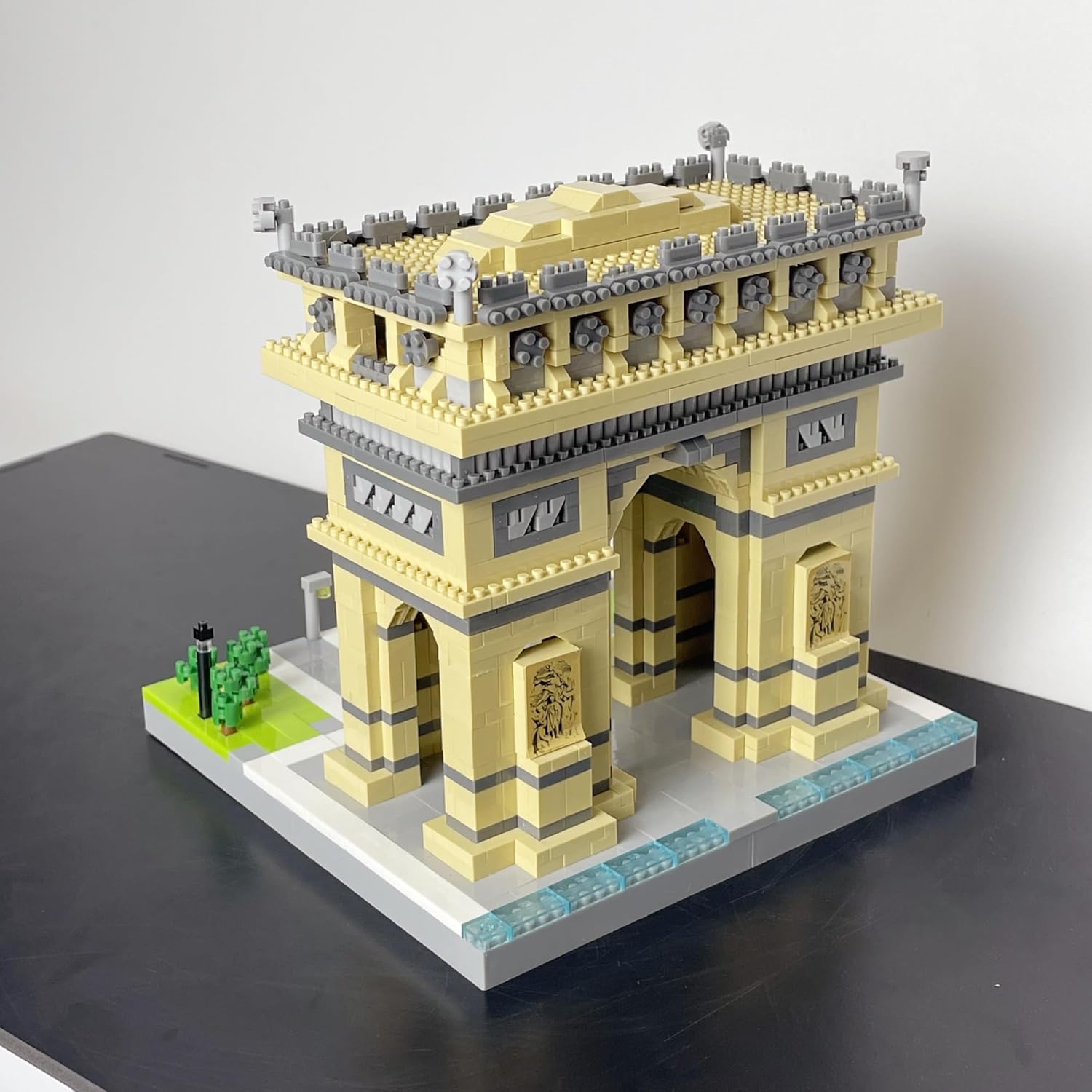 Paris Arc de Triomphe Micro Building Blocks - 1800+ Pieces 3D Architecture Model for Adults, Challenging Collectible Display, Stress Relief Toys