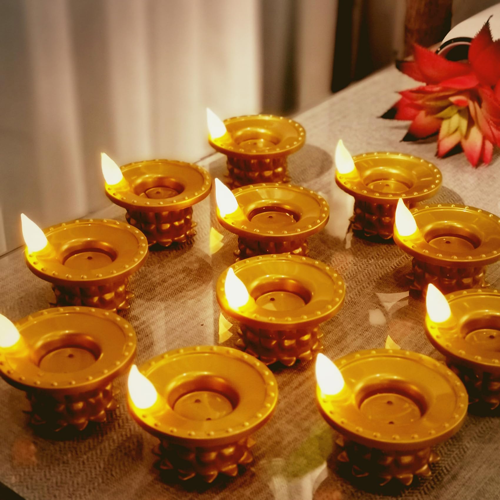Lot de 12 lampes Diwali Diyas - Lumières LED dorées - Étanche - Sans flamme - Lampes à huile pour centres de table - Temples indiens Pooja - Cadeau de pendaison de crémaillère