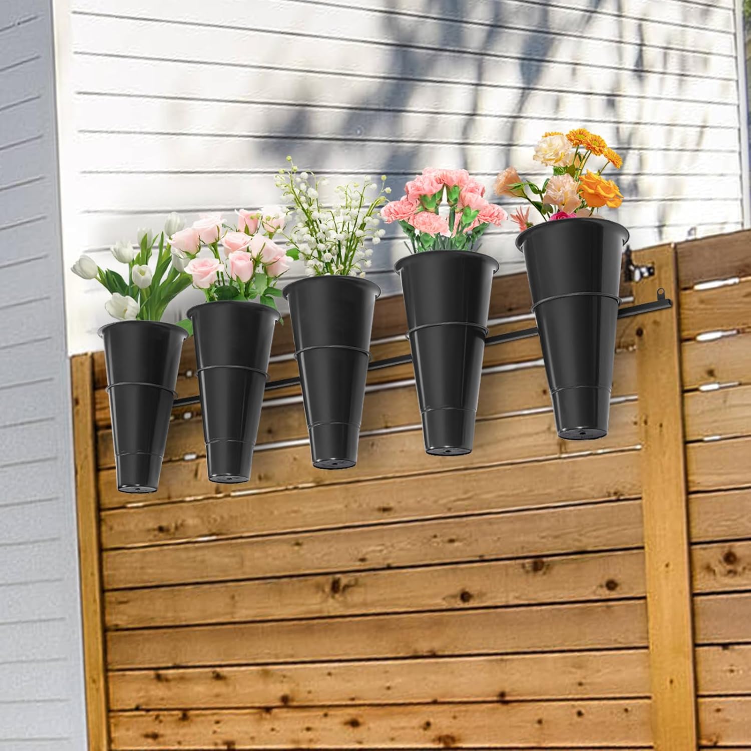 Wall-Mounted Flower Display Stand, Hanging Wall Flower Holder for Garden Home Wall Decor Bucket Diameter: 21cm/8.27in (Black with 5 Buckets)